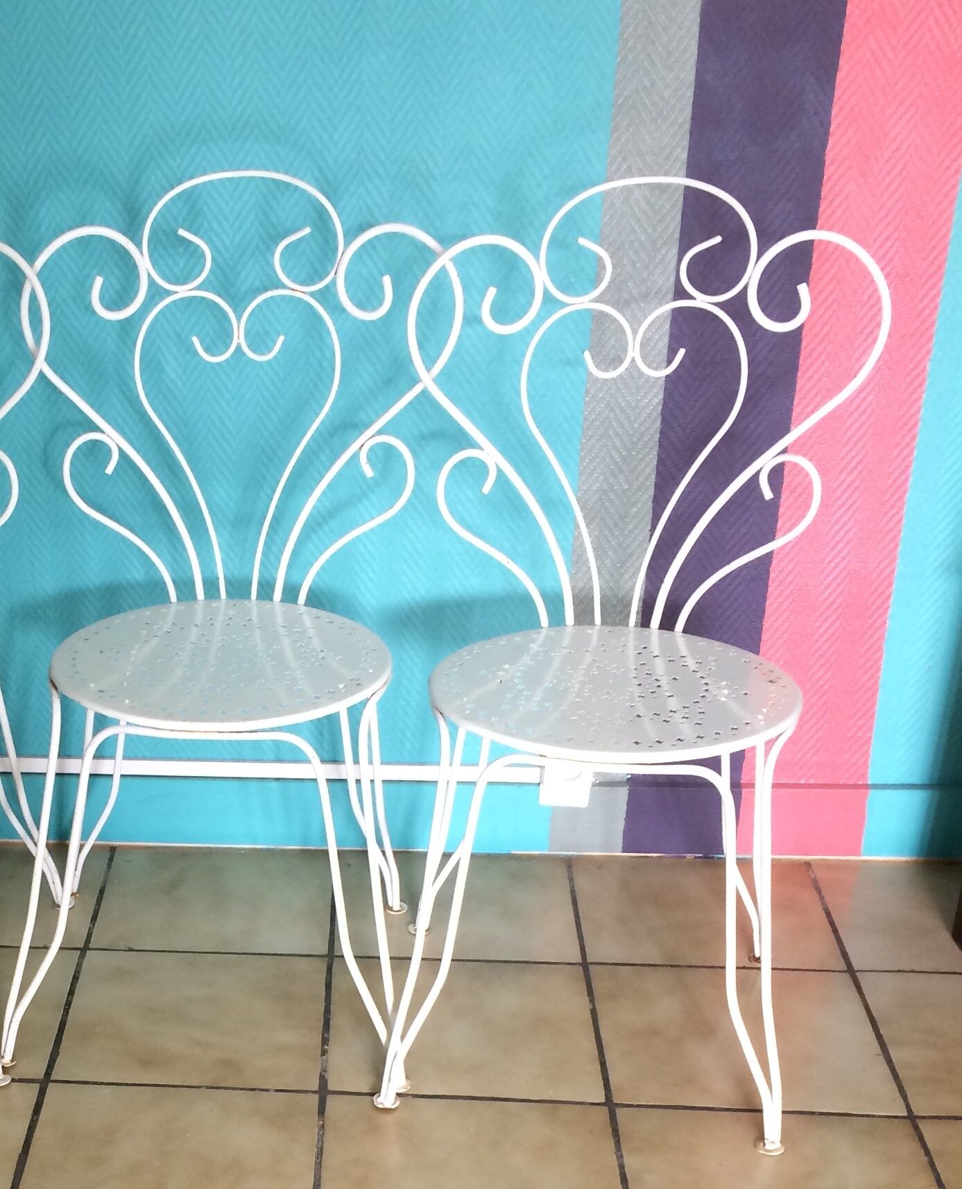 Lot of 4 wrought iron garden chairs