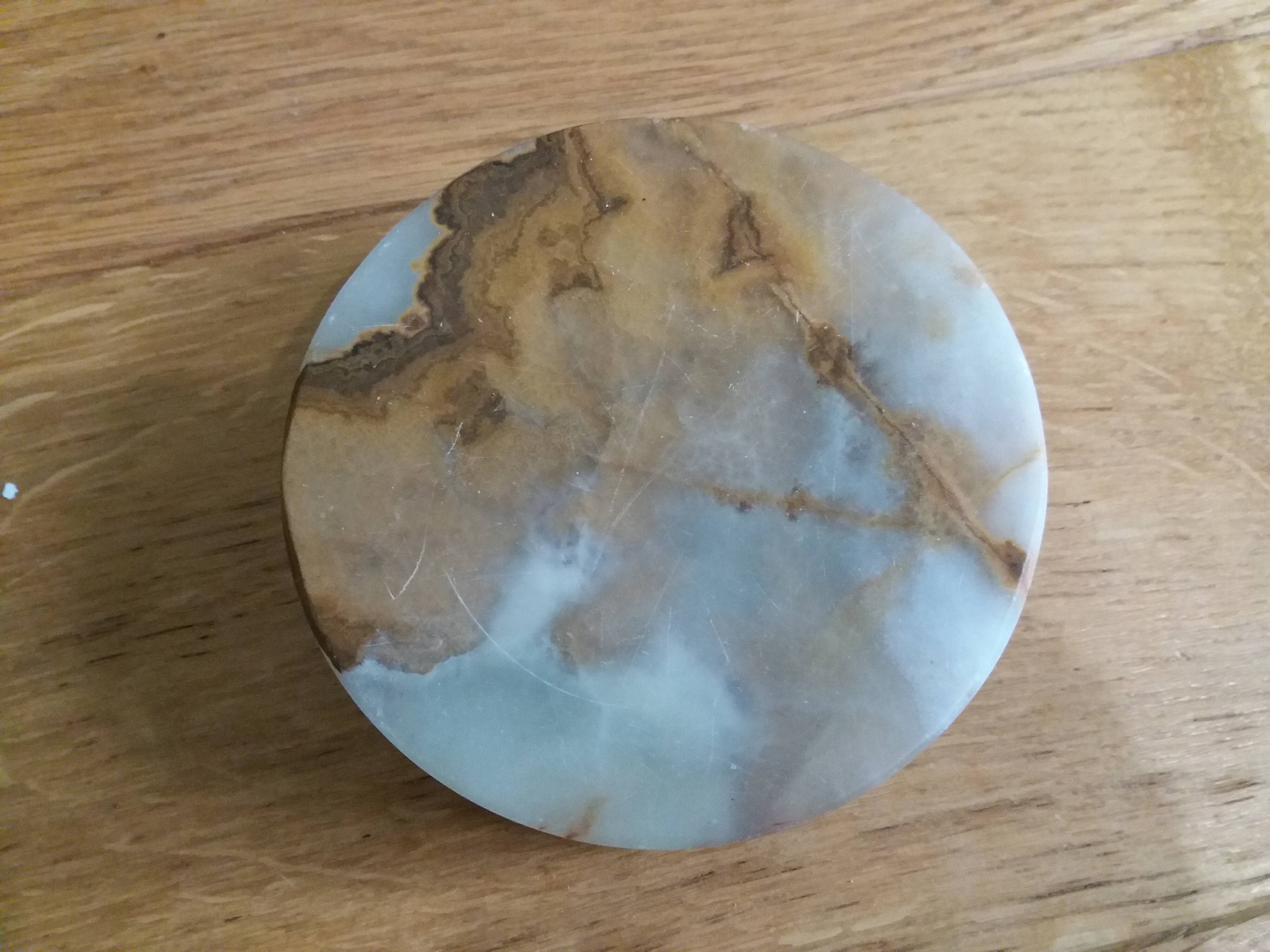 Cendrier rond en albâtre