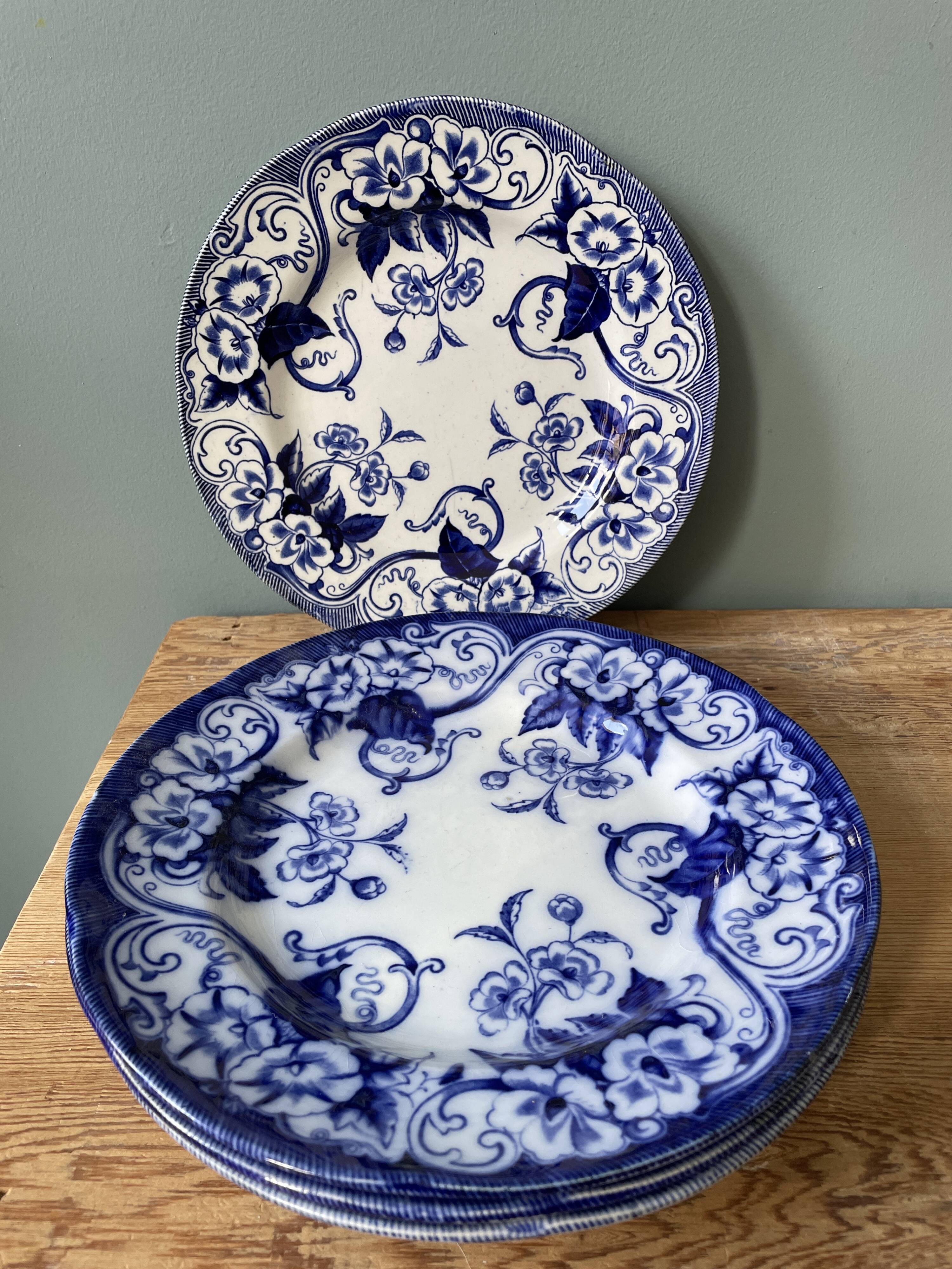 Set of 4 flat plates Creil and Montereau, Flora model