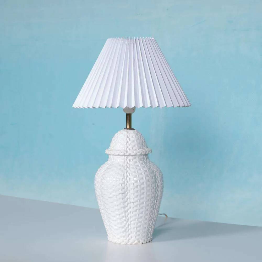 Vintage table lamp in woven ceramic Regency style.