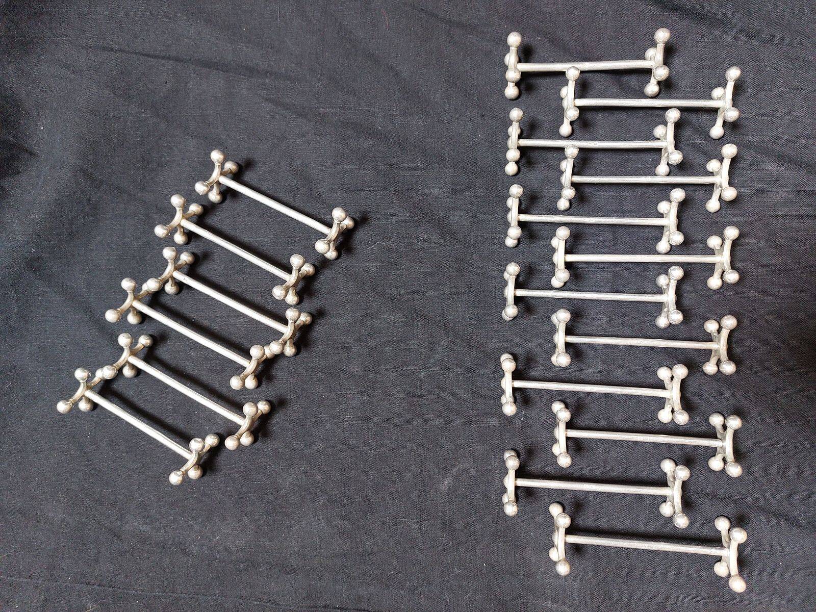 17 porte-couteaux Christofle en métal argenté modèle Atonium