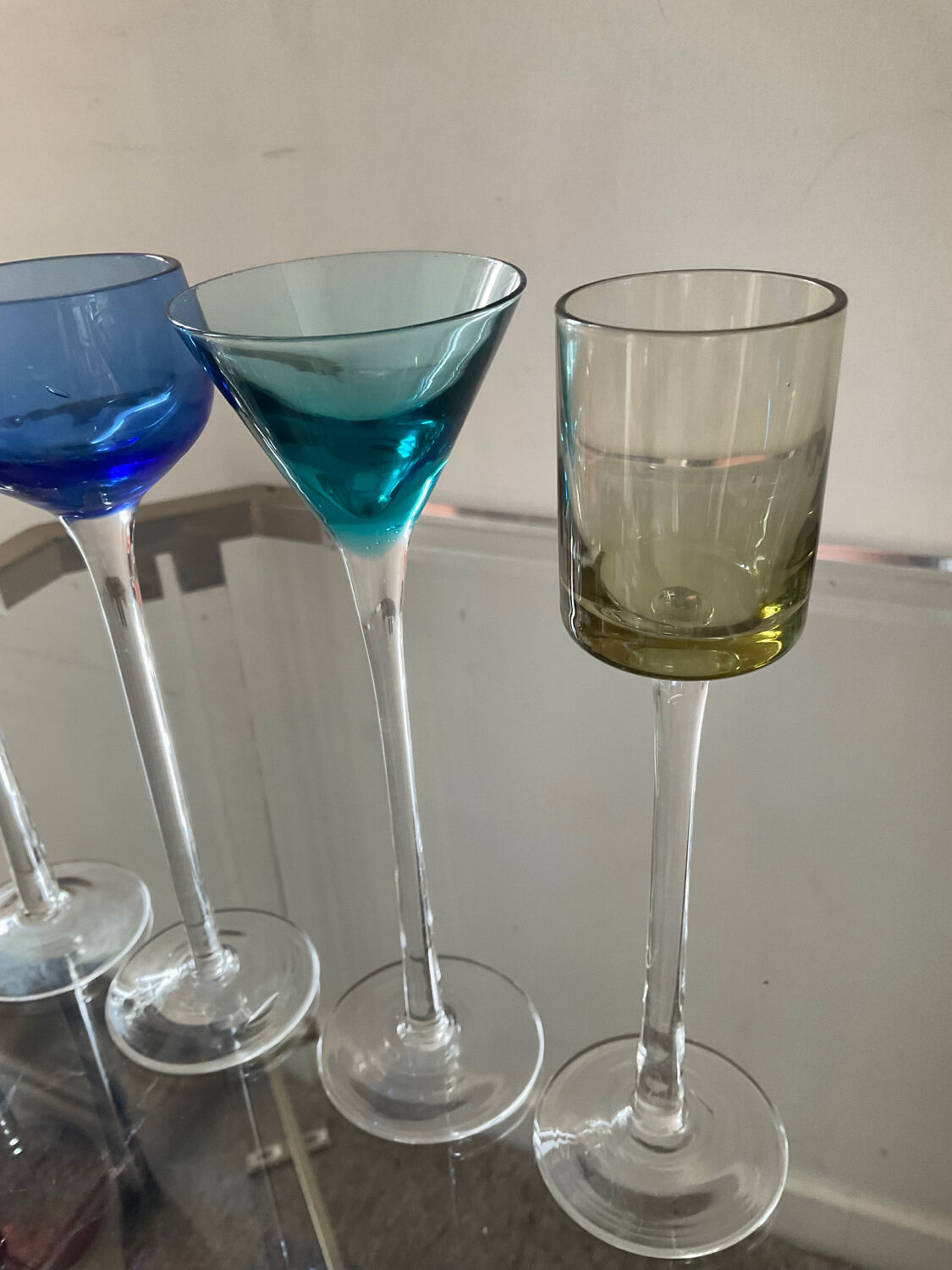 Series of 6 vintage stemmed glasses