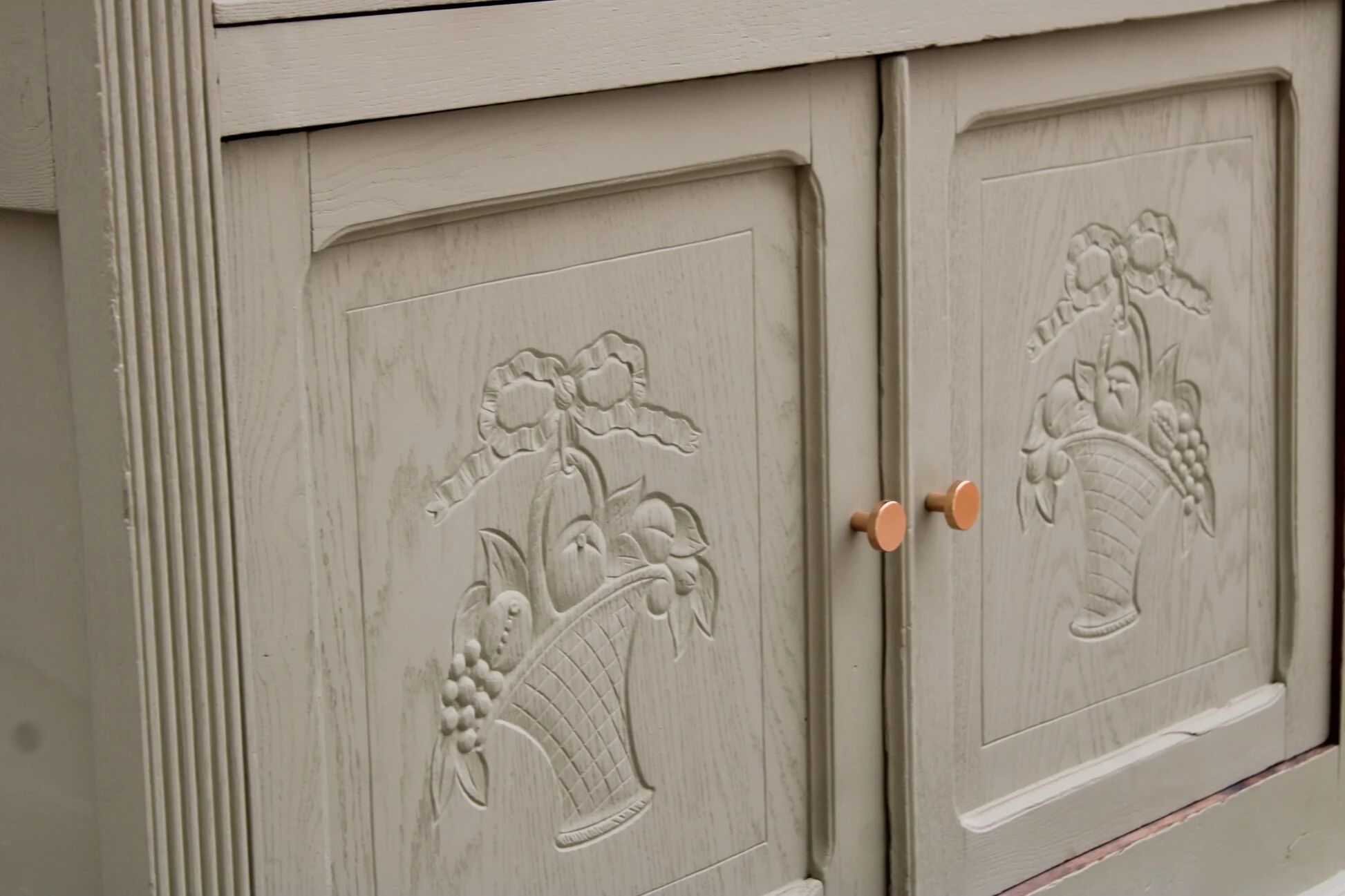 Antique art deco buffet in solid oak – pure lizard green & paint and natural wood – 121 cm