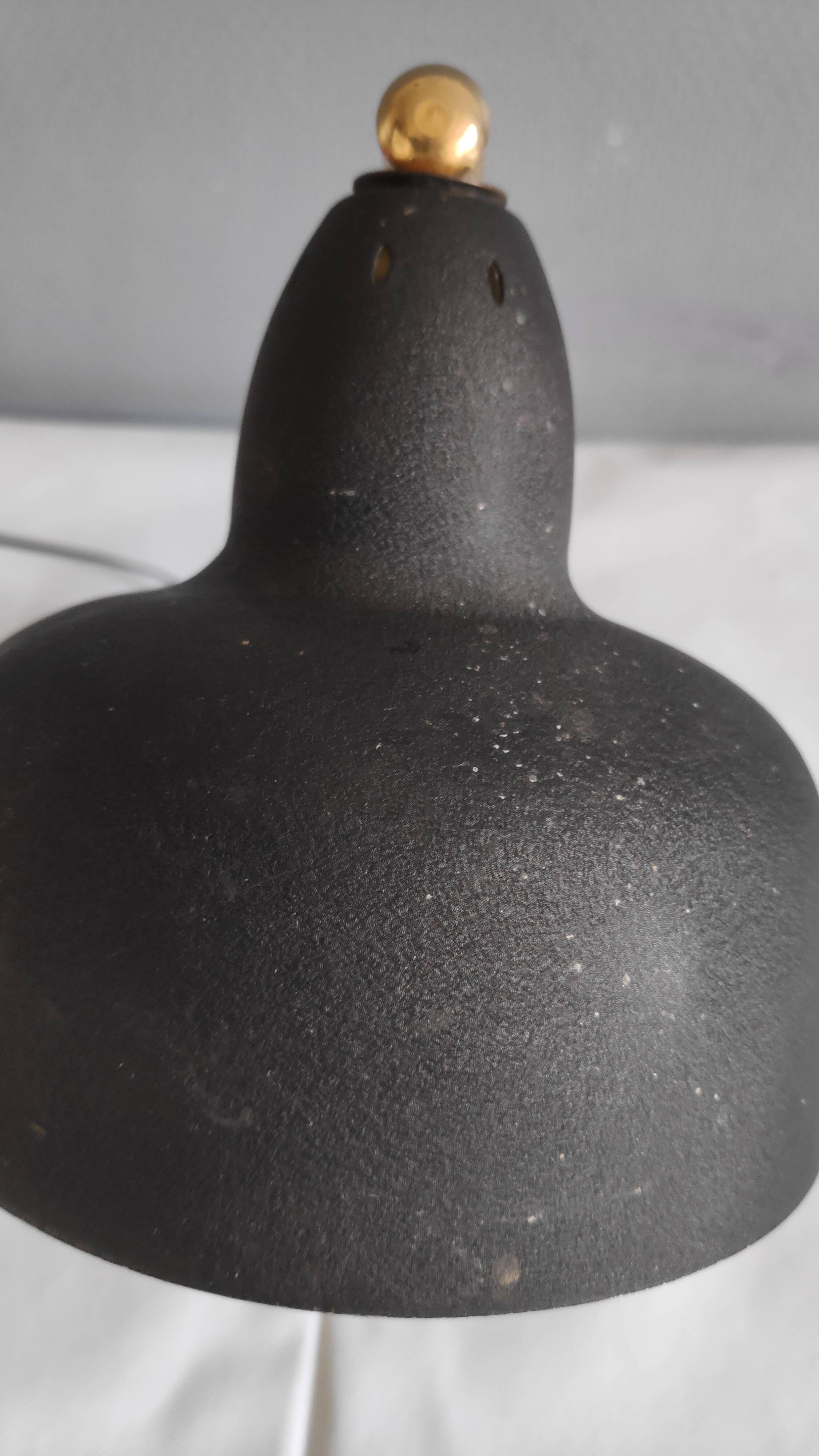 Black and gold casserole desk lamp