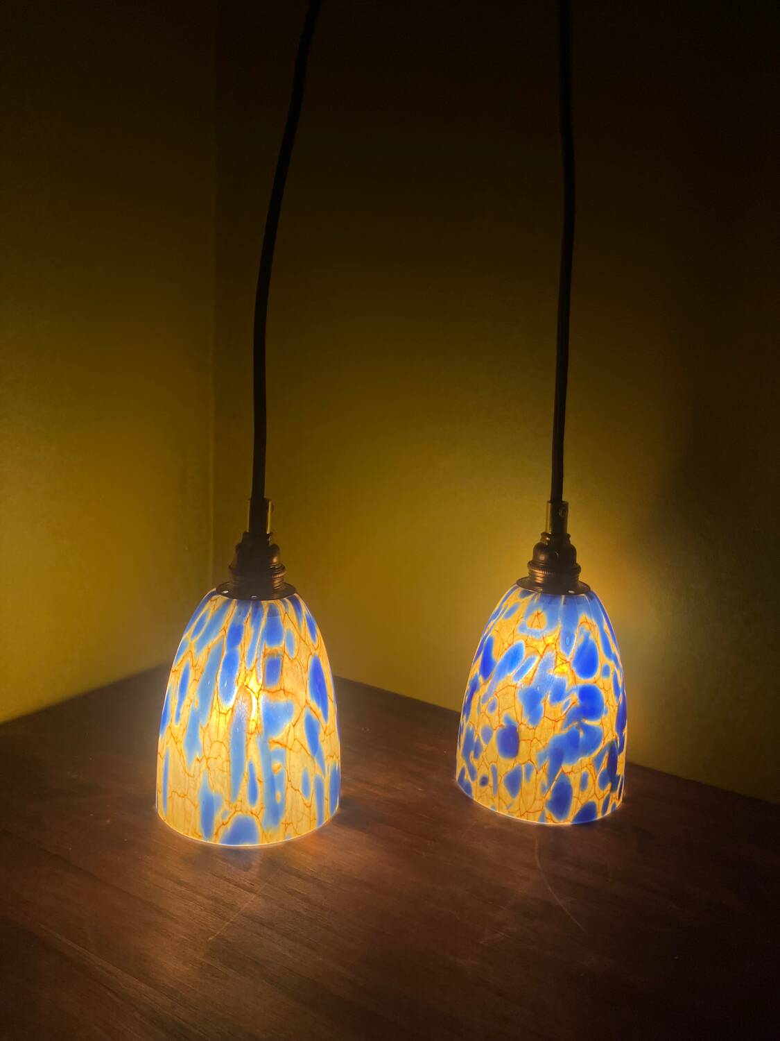Paire de lampes baladeuses globe pate de verre vintage