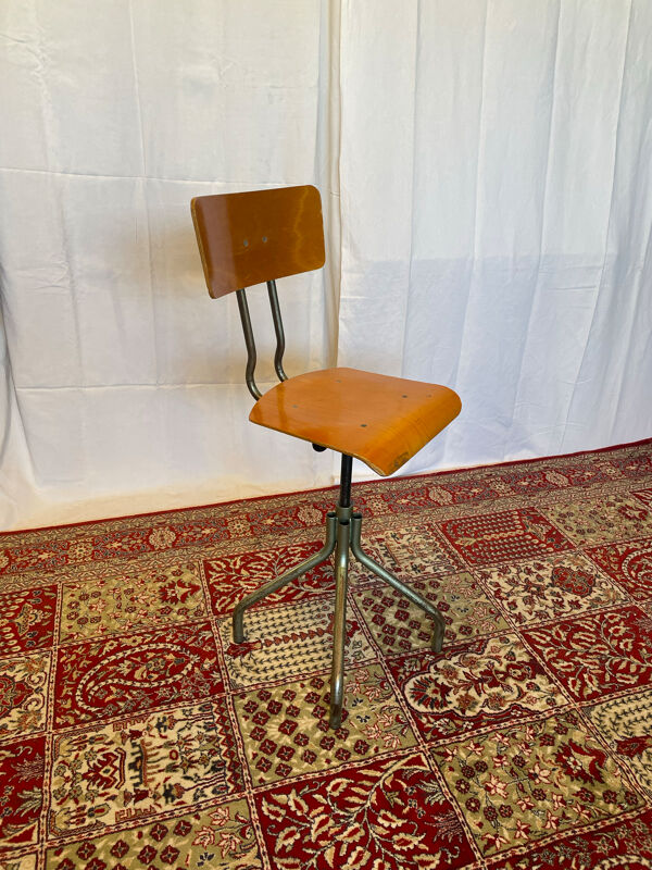 Ancienne chaise d’atelier haute en bois et métal