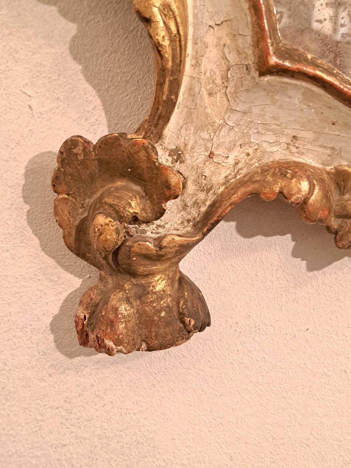 18th century Italian mirror in gilded and painted wood