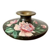Vase signé en terre cuite peinte avec motifs de roses, années 1950-1960