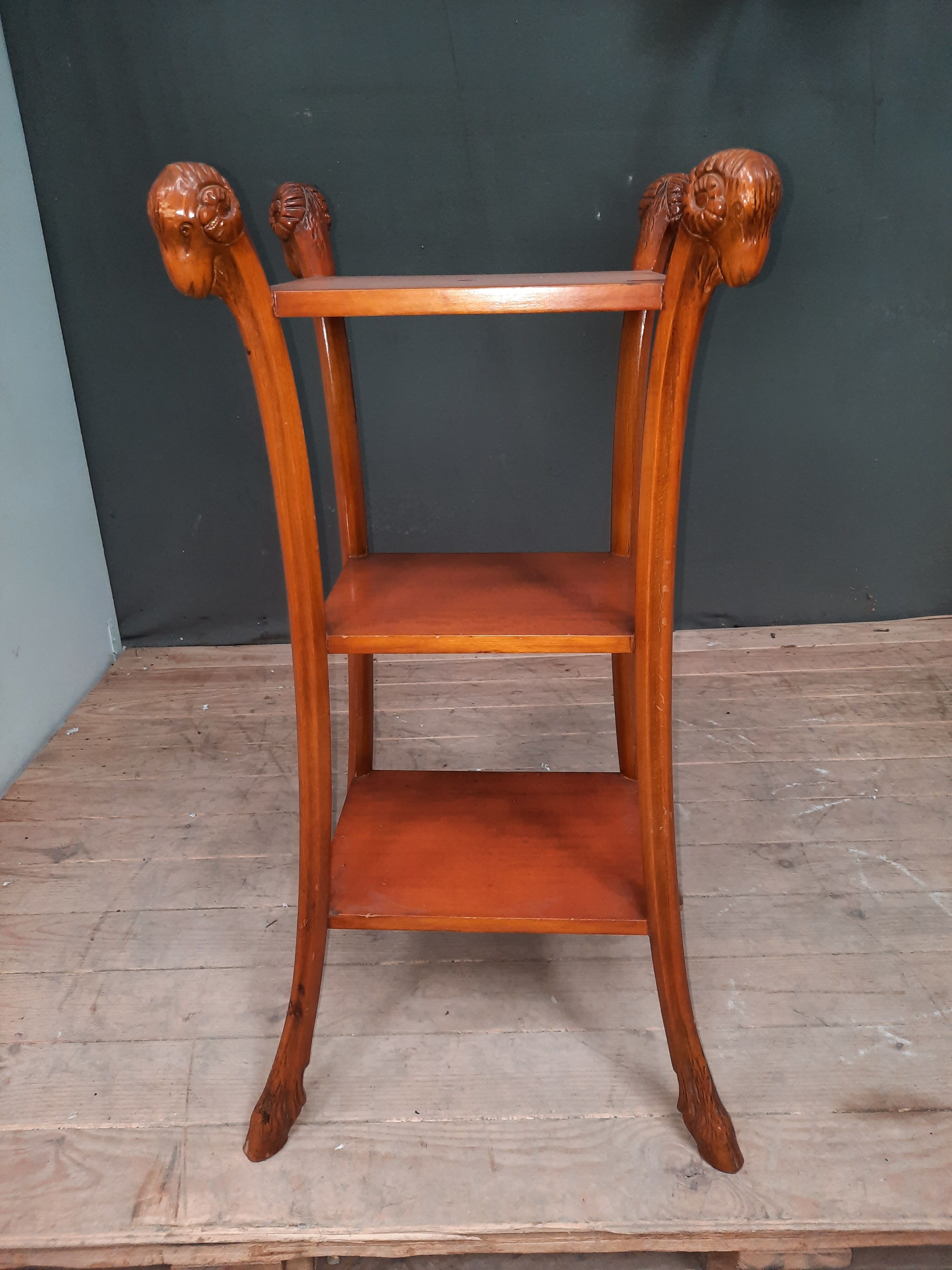 Selette 3 trays with a belier motif