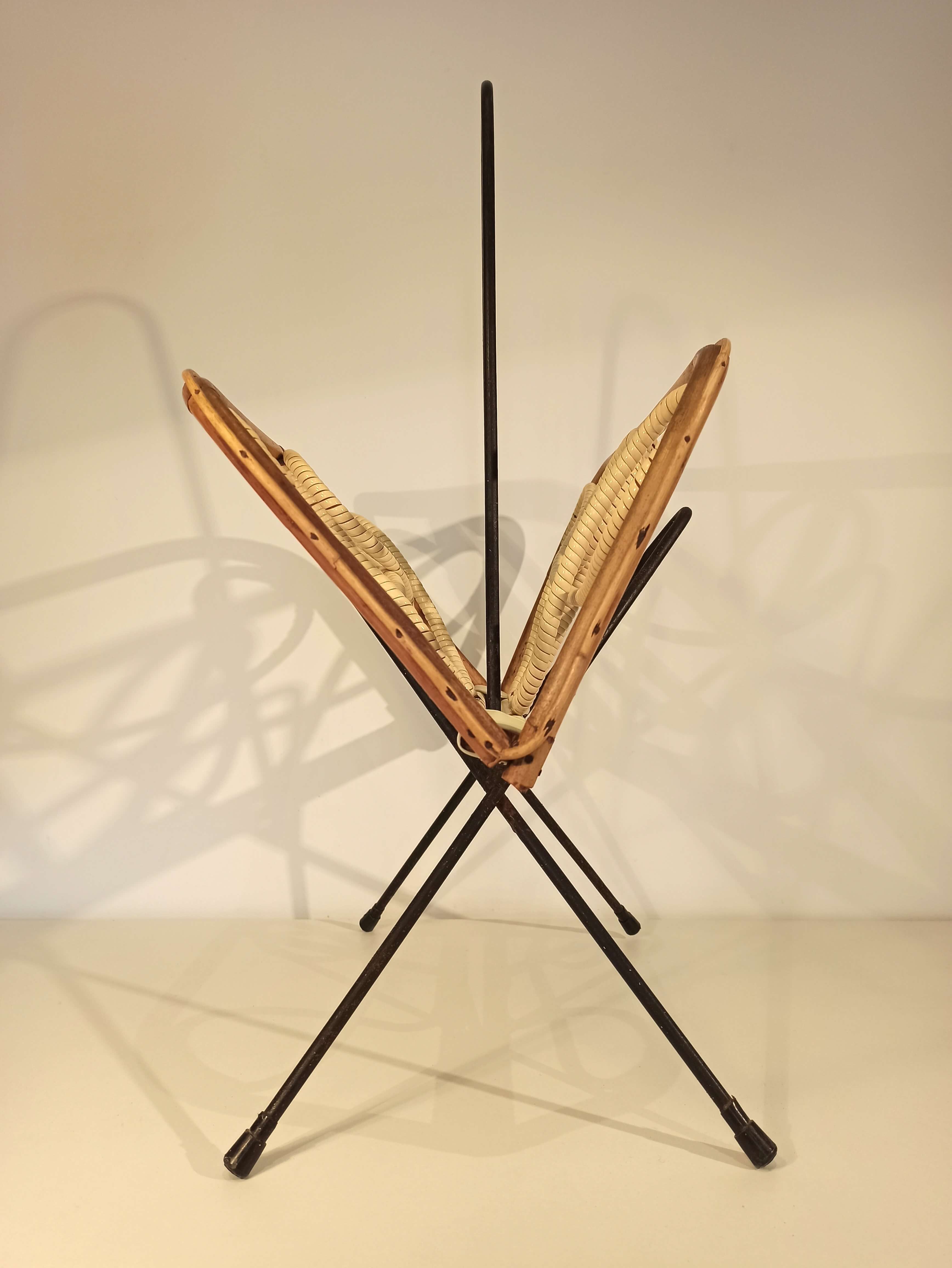 Porte vintage magazine rattan ratin white scoubidou and black metal trample