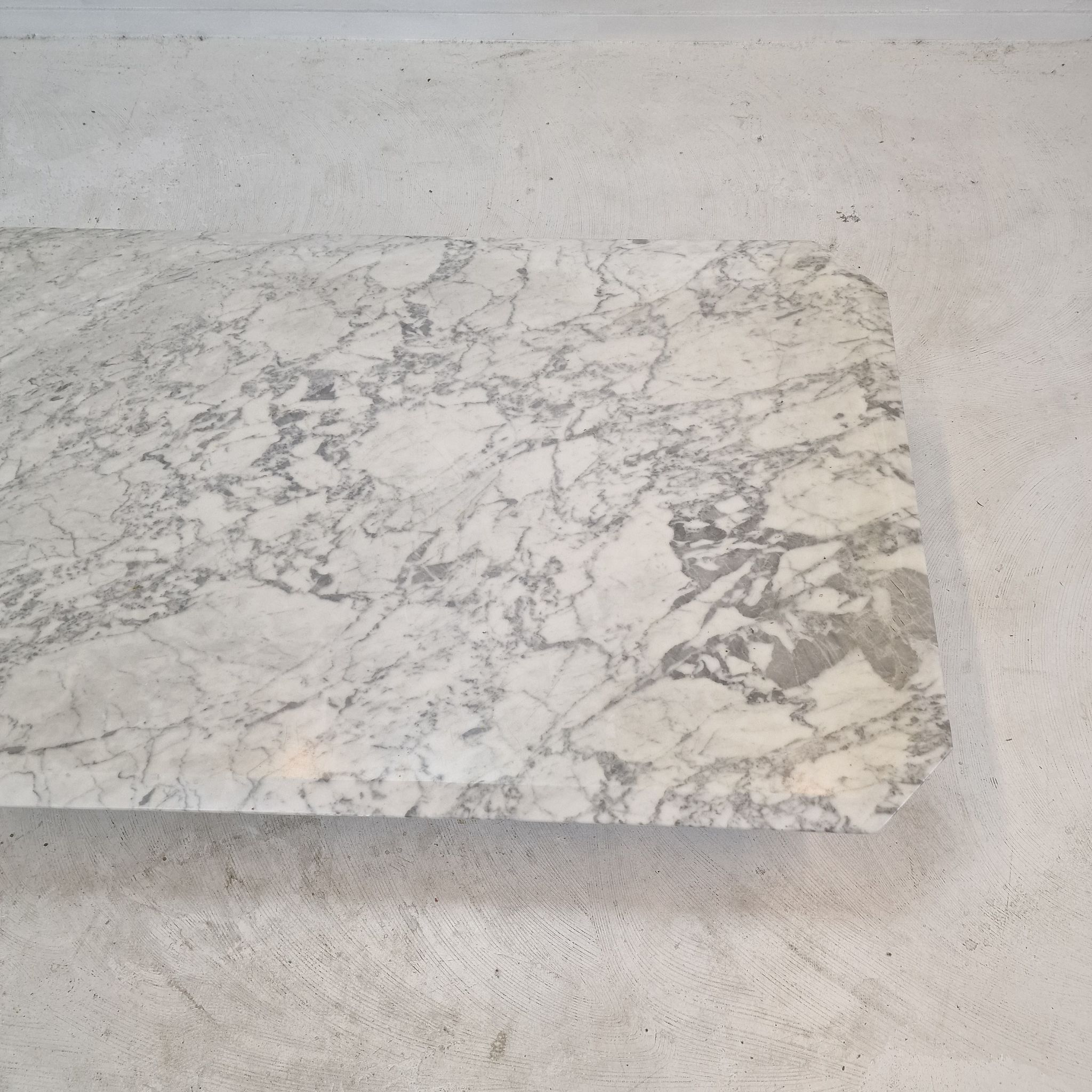 Table basse en marbre italien années 1970