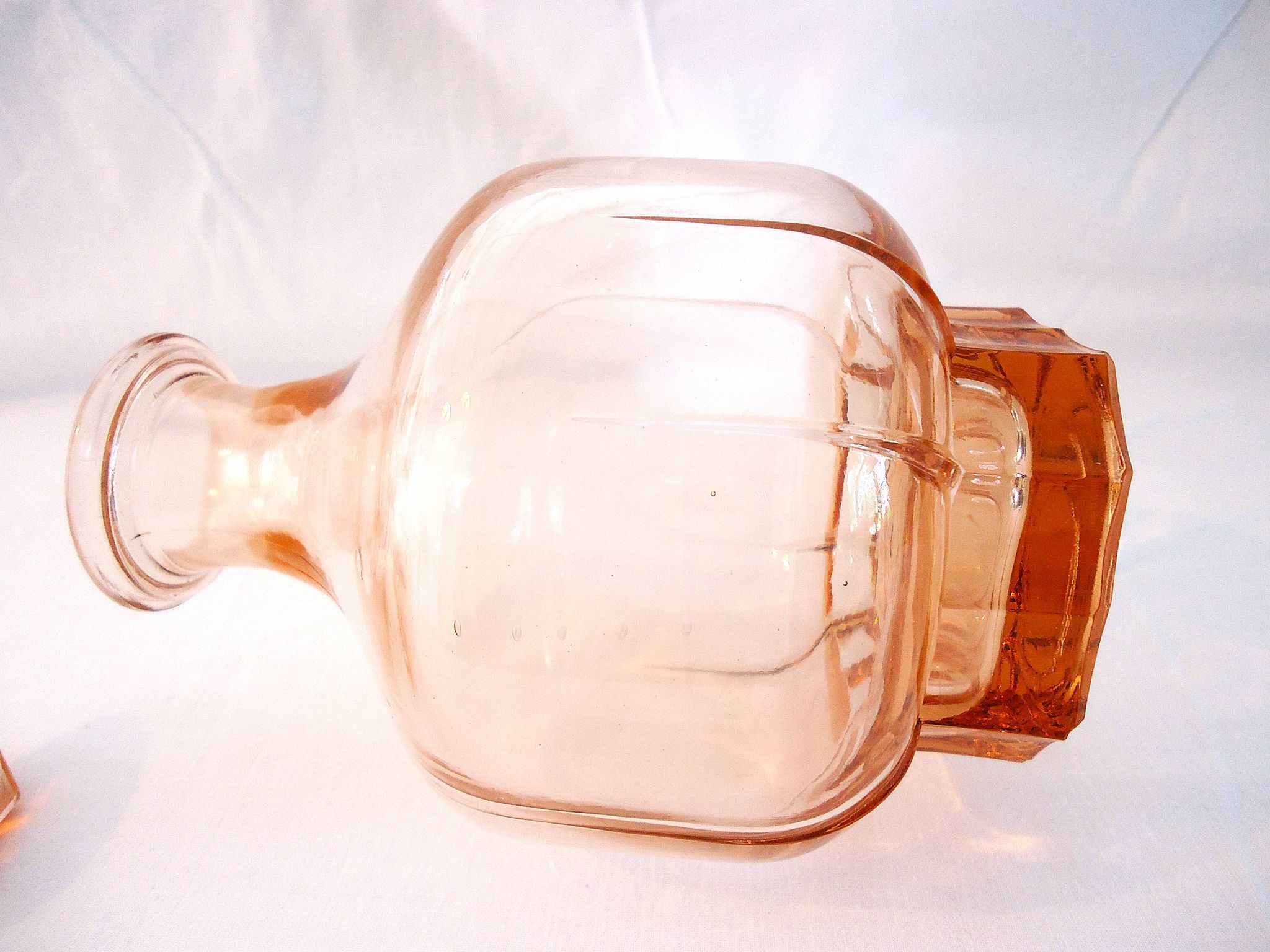Vintage service in pink salmon glass – Carafe, 8 glasses, and Art Deco tray.