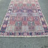 Handmade beige Bakhtiar rug with flowers 200x300.