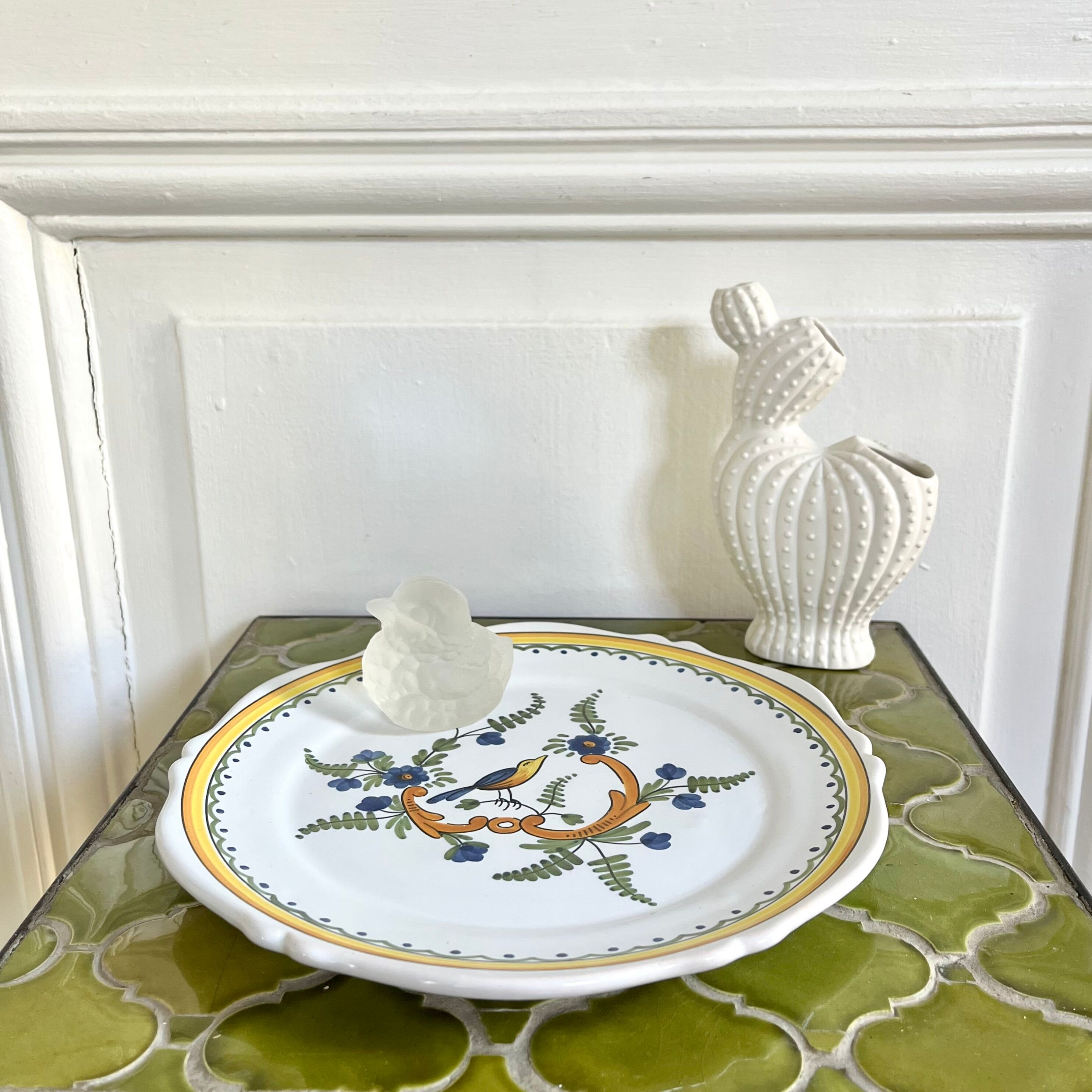 Decorative ceramic plate