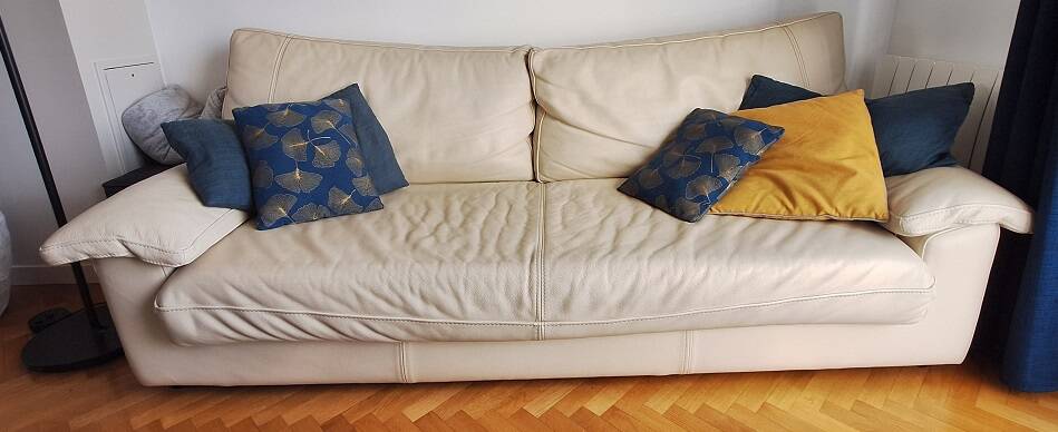 Very beautiful ikeda leather sofa by steiner, 3-seater.