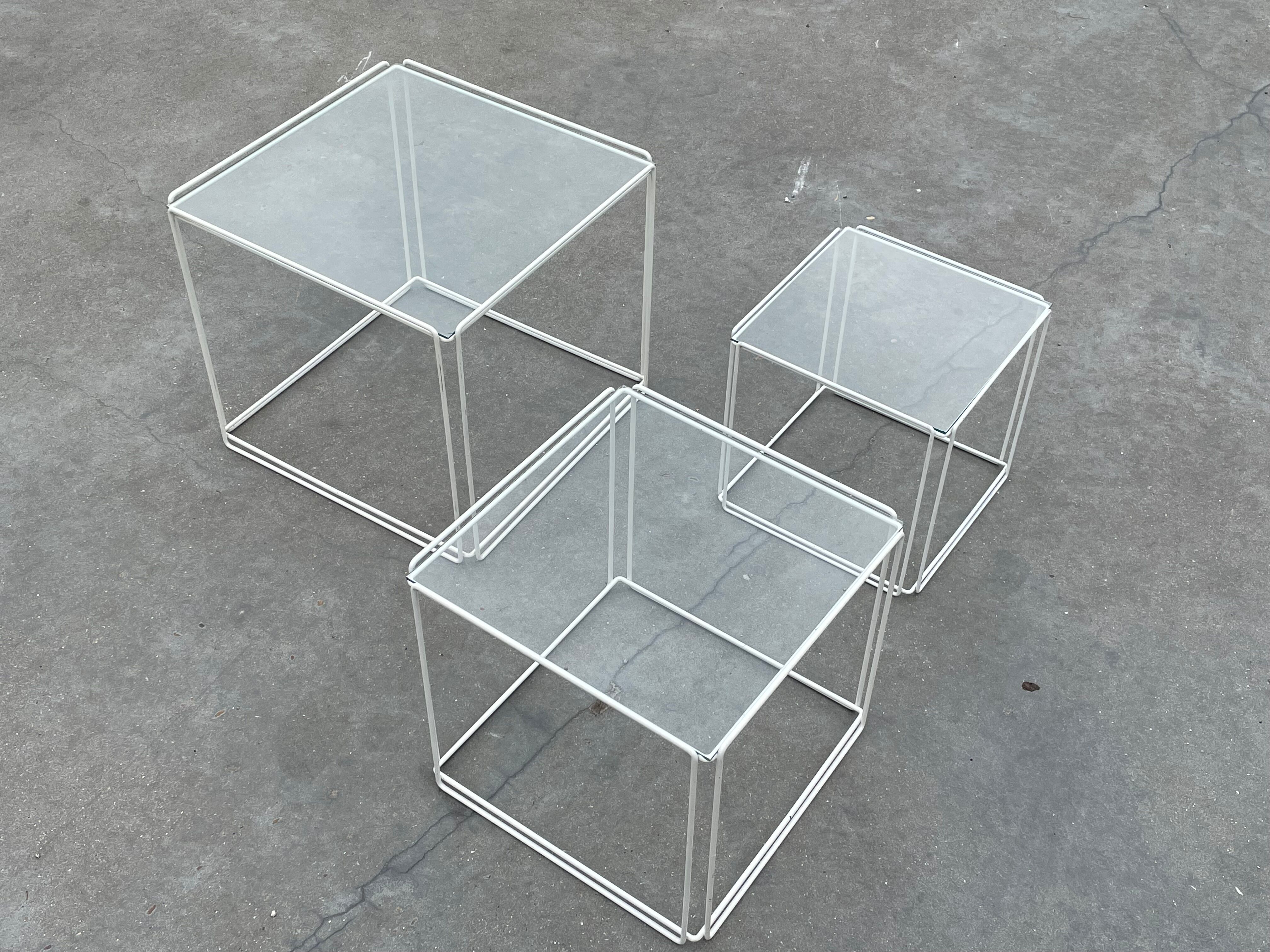 Pull out tables design Max Sauze, édited by Iscocèle