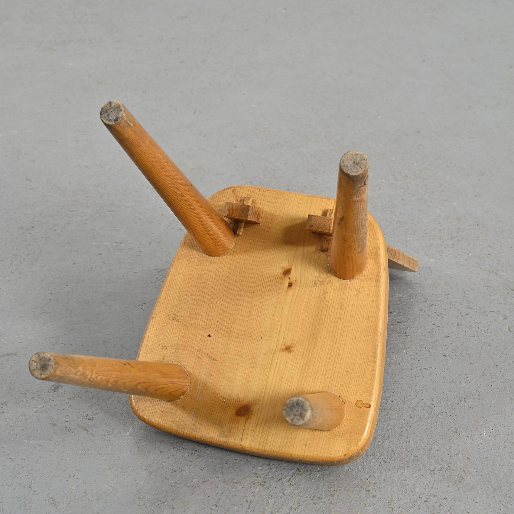 Chaise en Pin massif par Christian Durupt, Meribel 1960