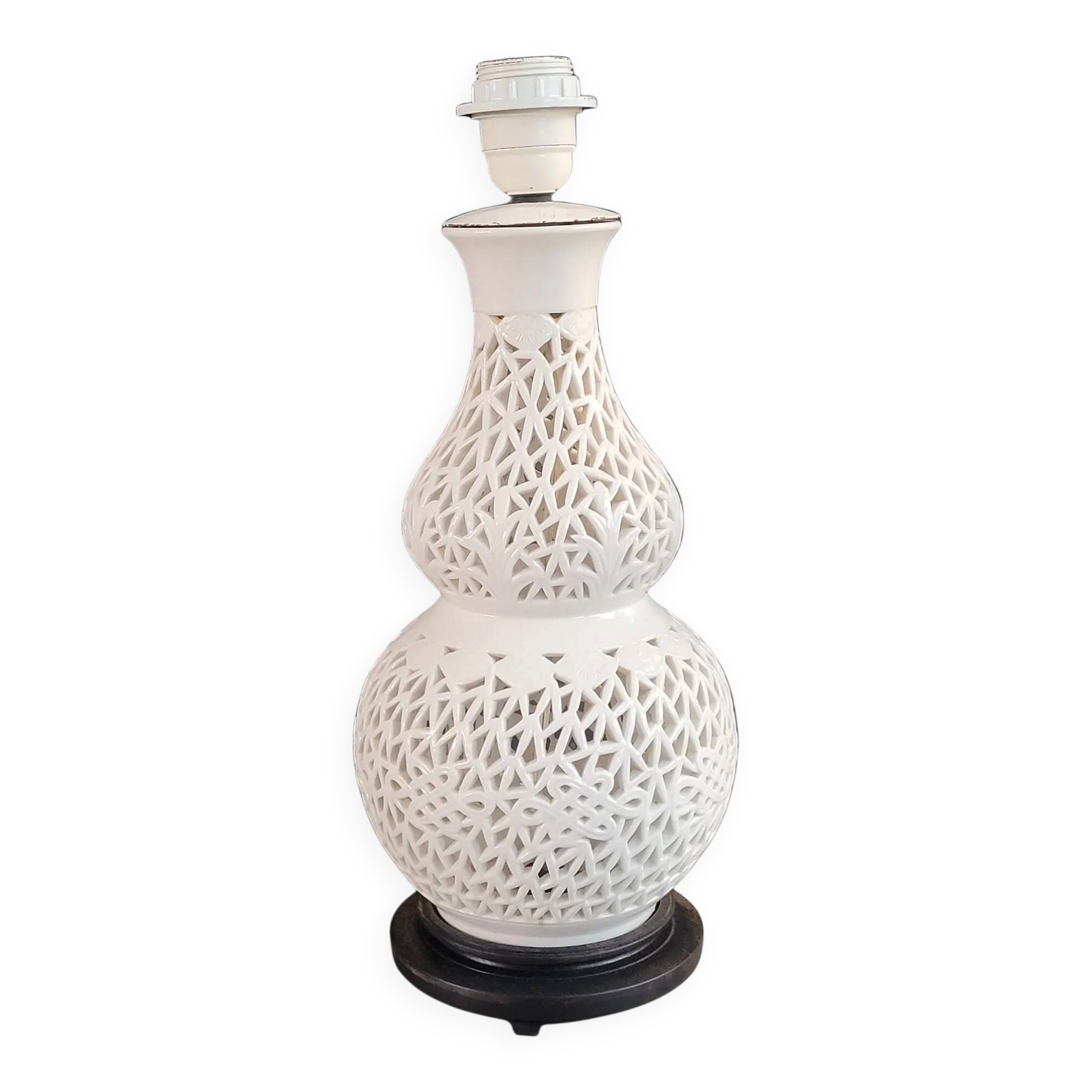 Lampshade in perforated ceramic