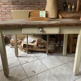 Farm table