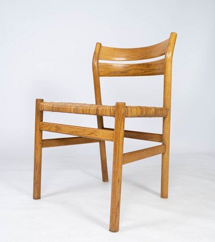 A set of four dining room chairs in oak and seat in papercord, designed by Børge Mogensen