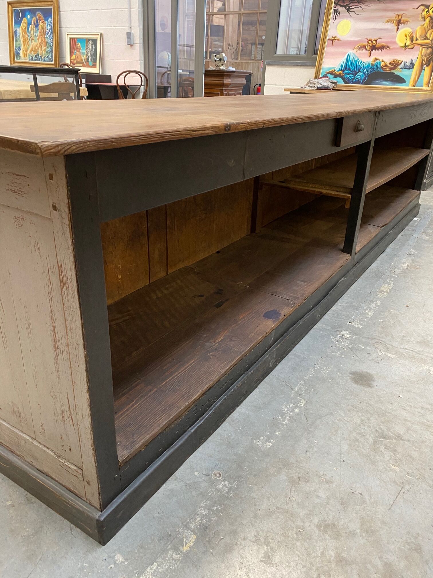 Large trading furniture