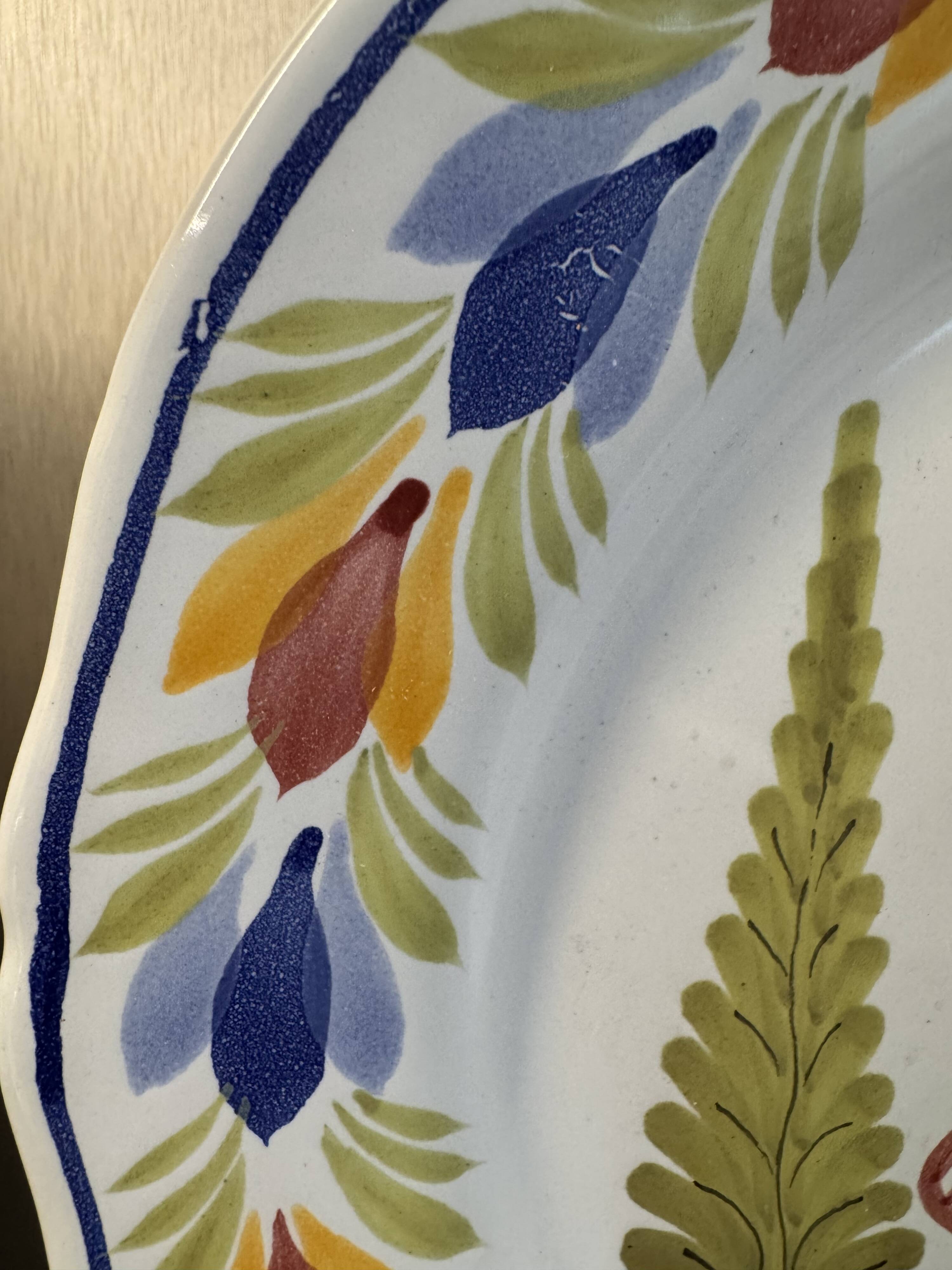 Assiette décorative en faïence Henriot Quimper