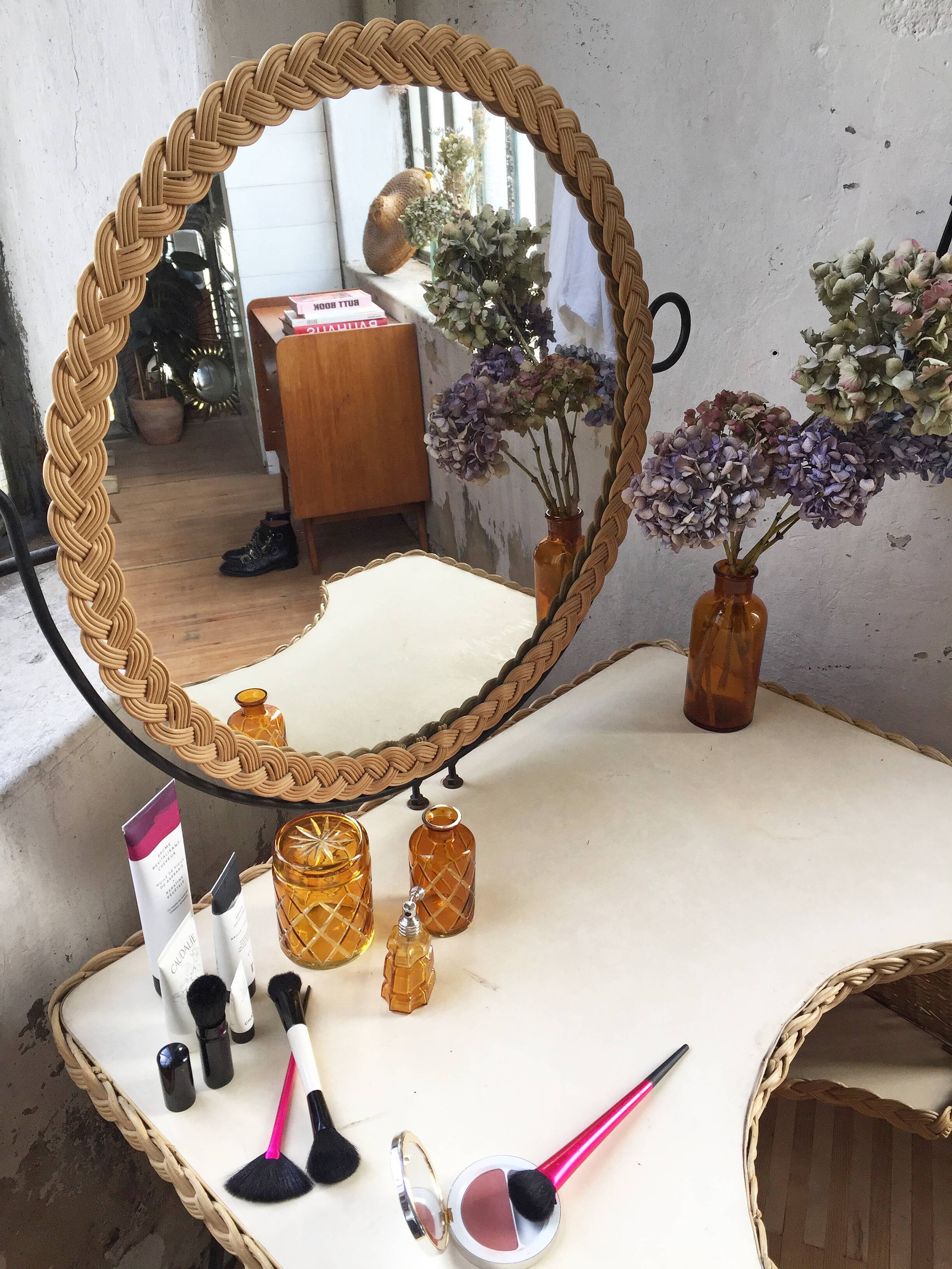 Vintage wicker vanity