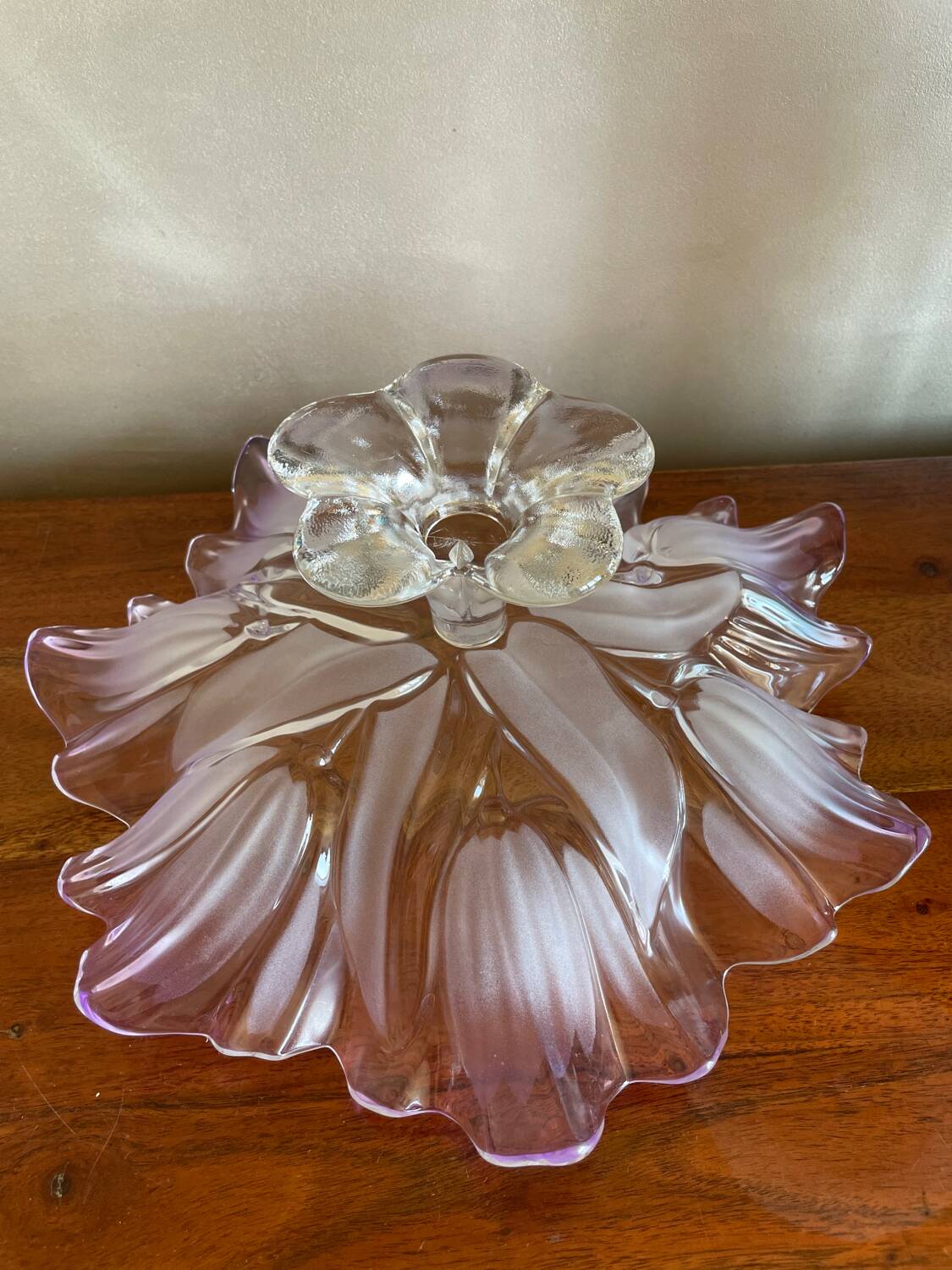 Fruit bowl on stand