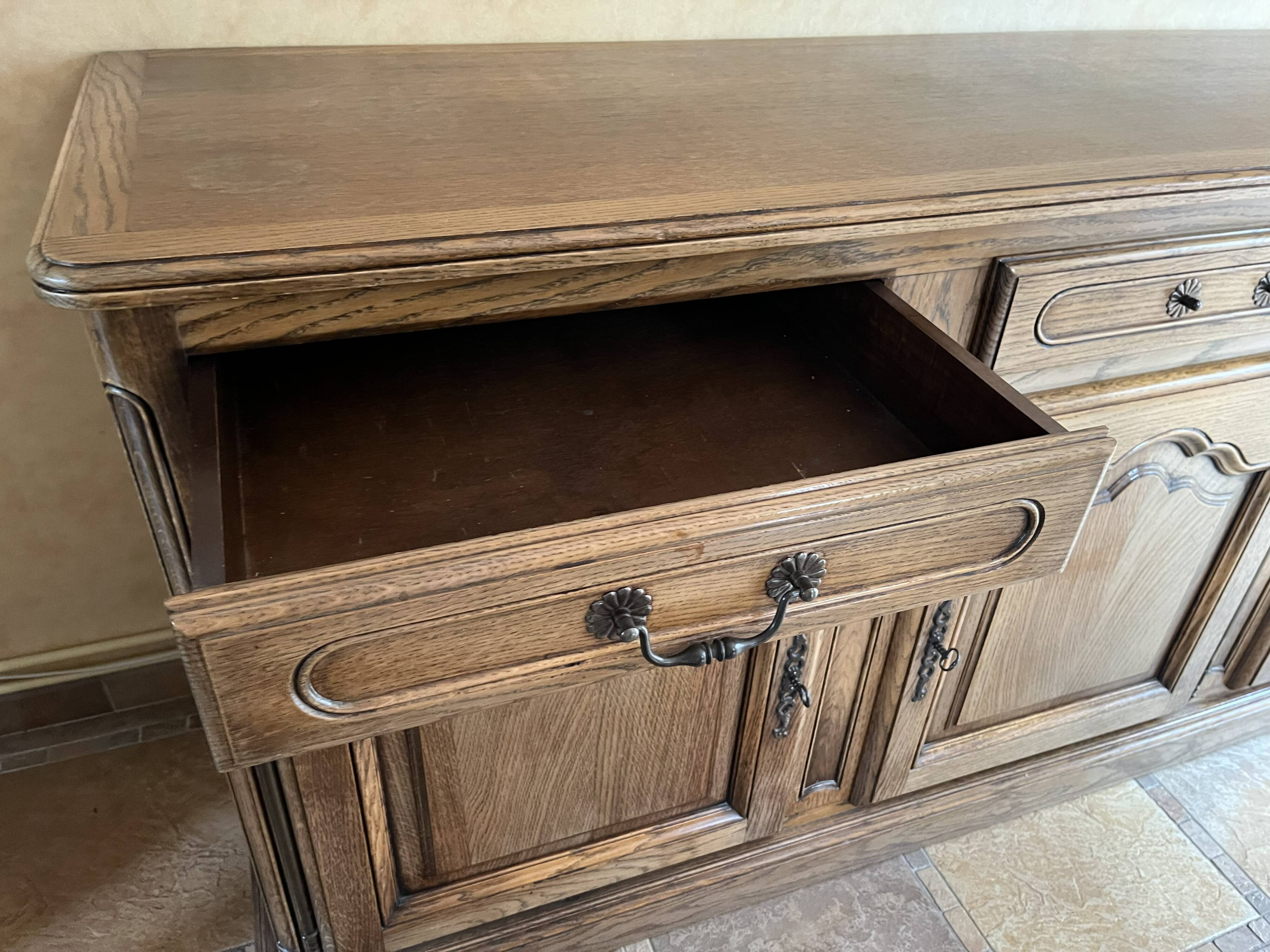 Buffet bas 3 portes en chêne
