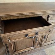 Buffet bas 3 portes en chêne