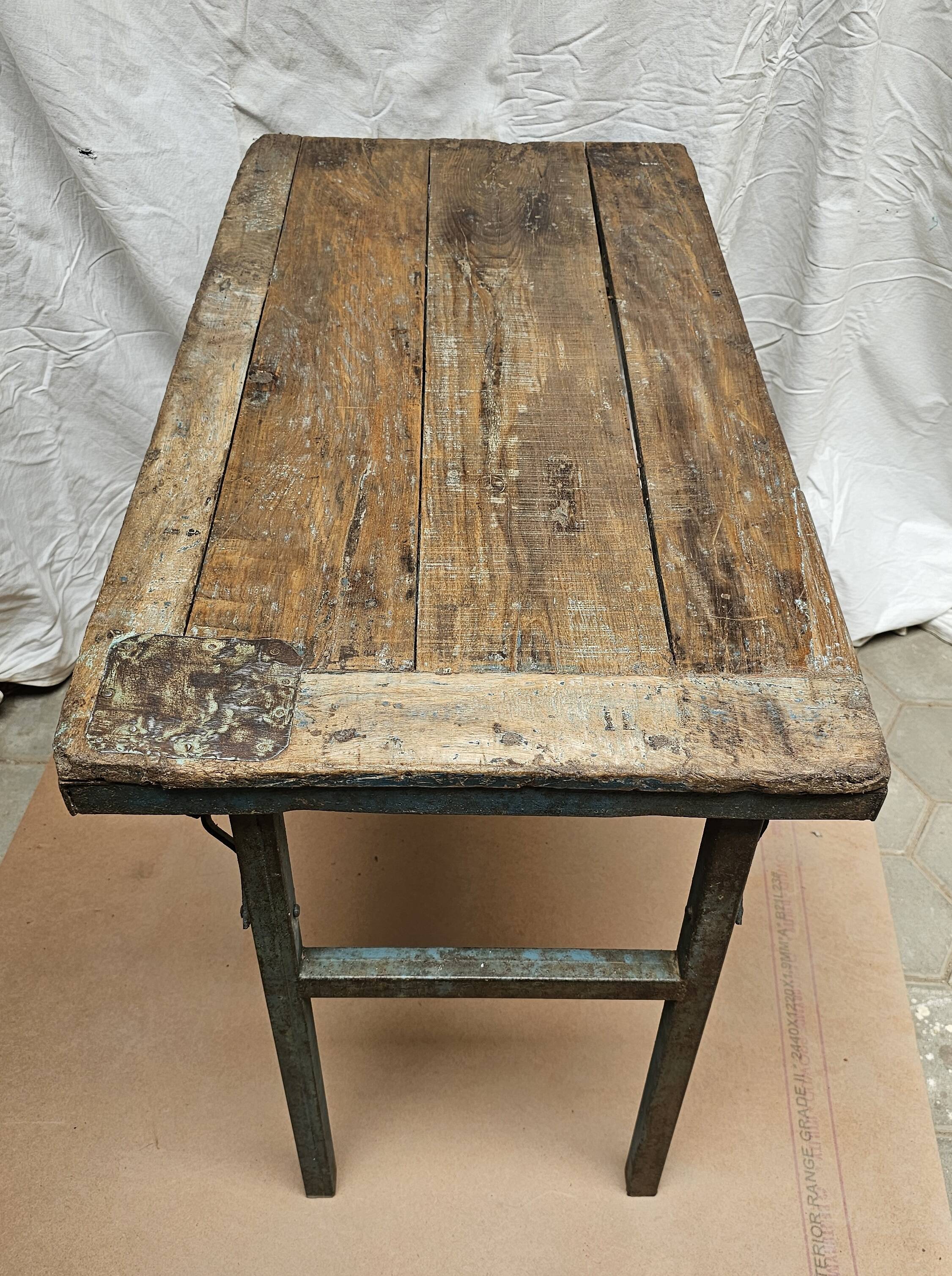 Table pliante d'atelier en teck et fer forgé