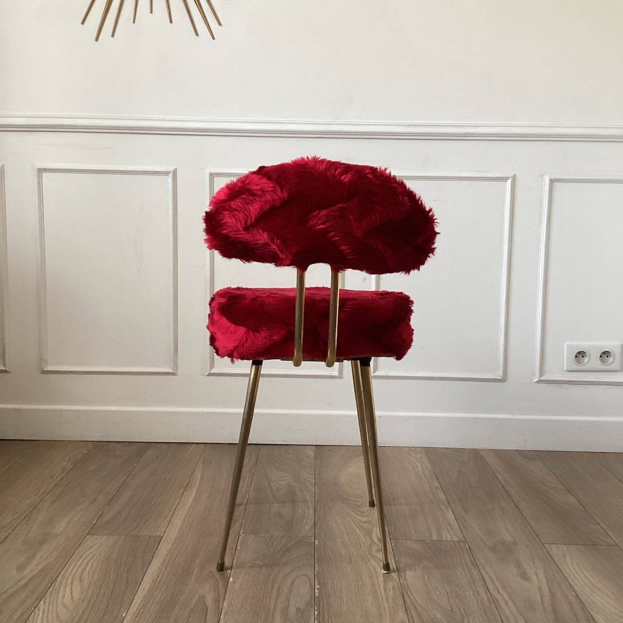 Chaise fourrure rouge