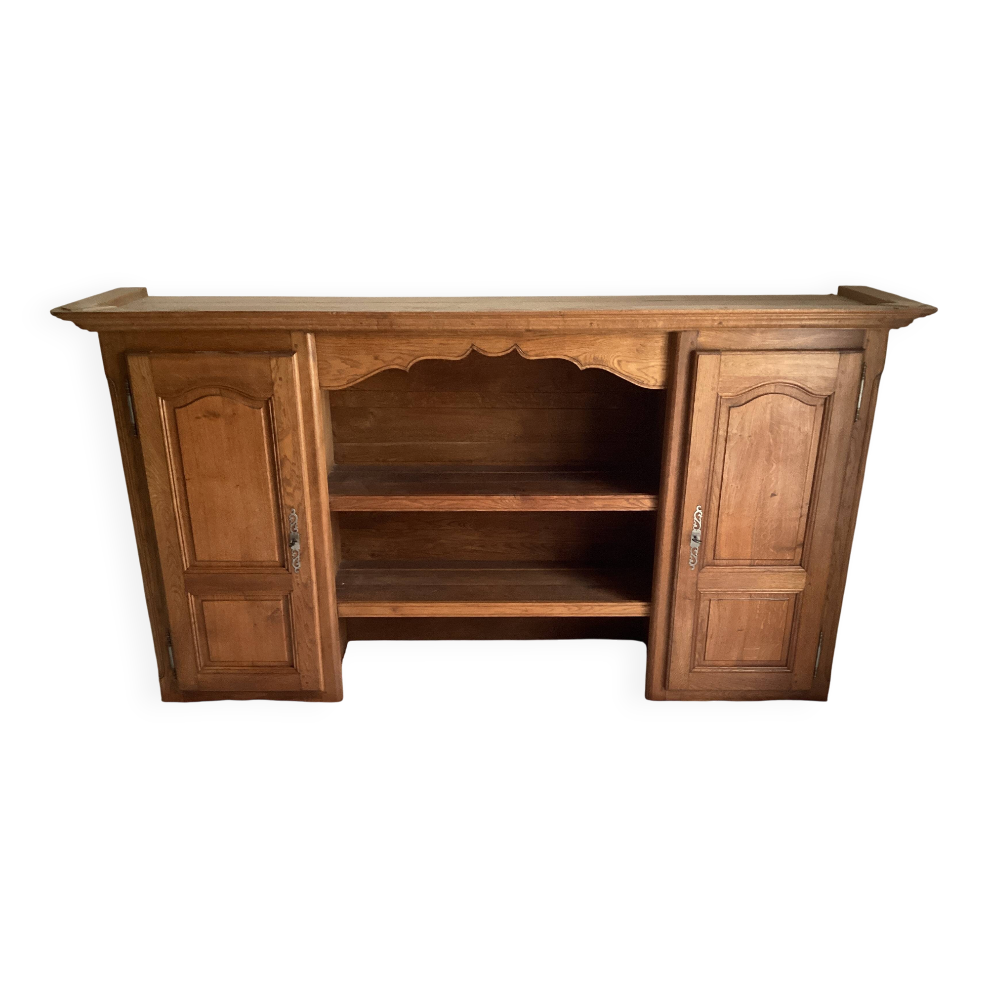 Upper part of a rustic solid oak dresser with its cornice.