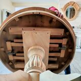 Round table with central leg