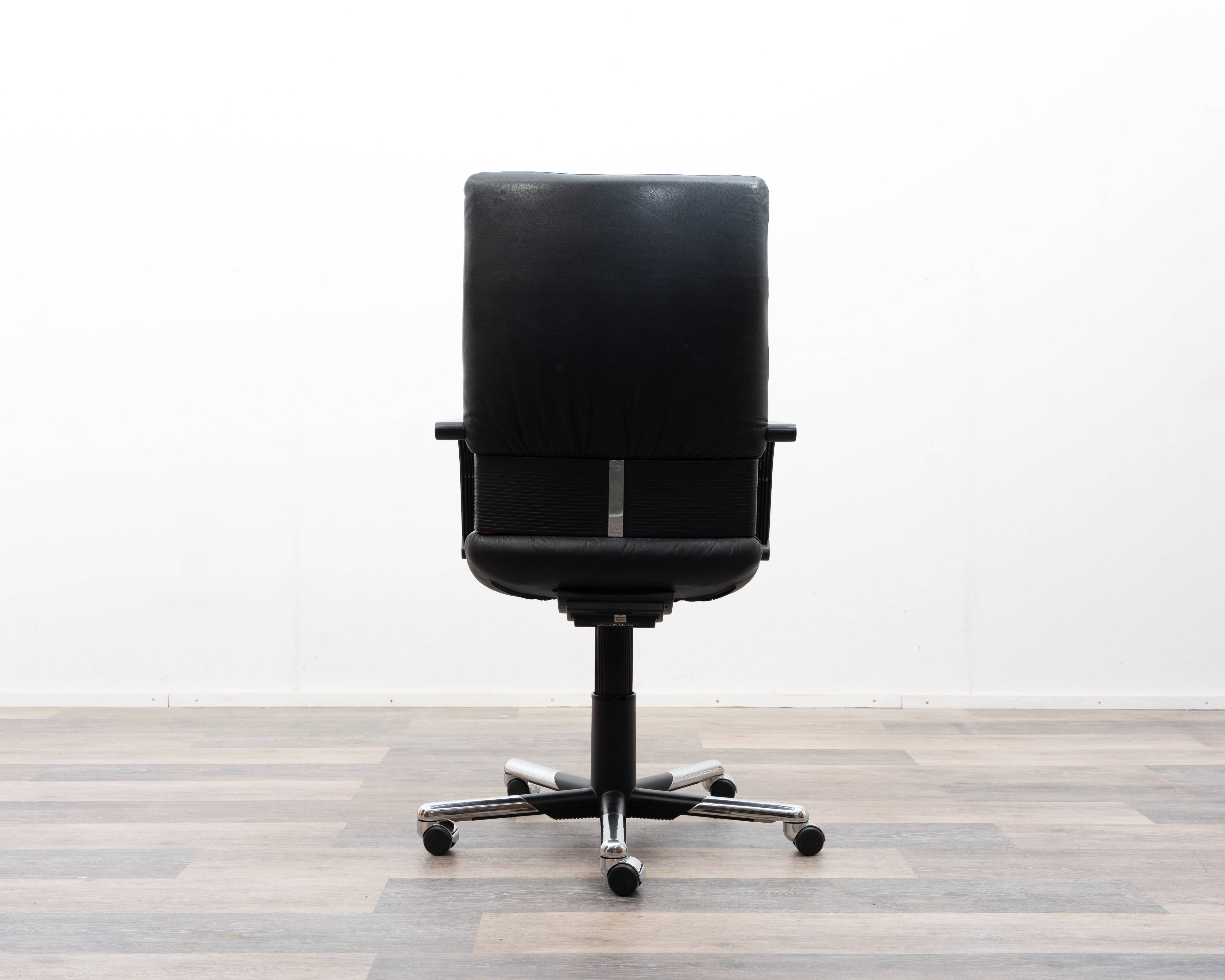 Office chair. Manufacturer: Vitra. Designer: Mario Bellini. Model: Fig