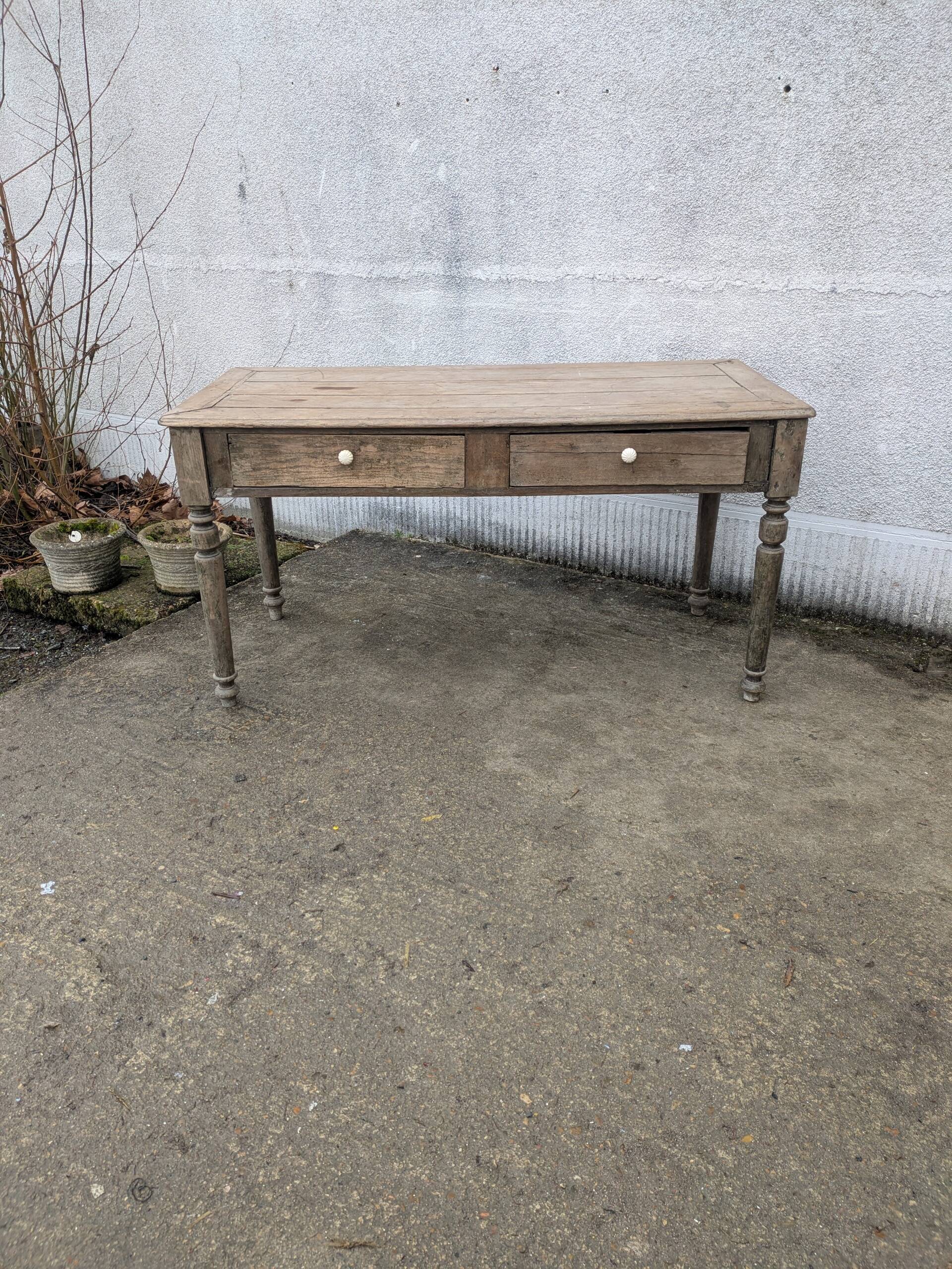 Table ancienne