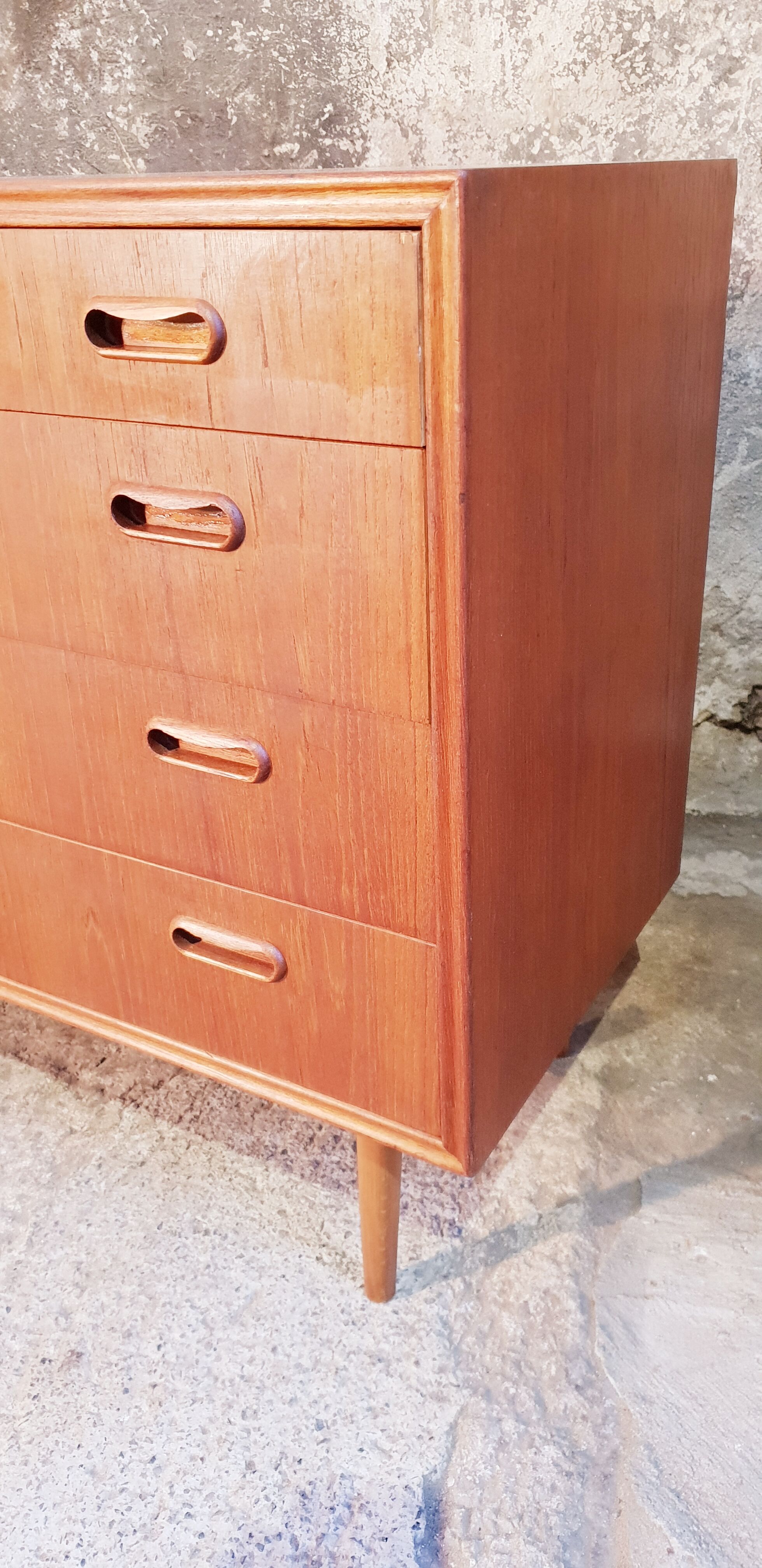 Scandinavian chest of drawers