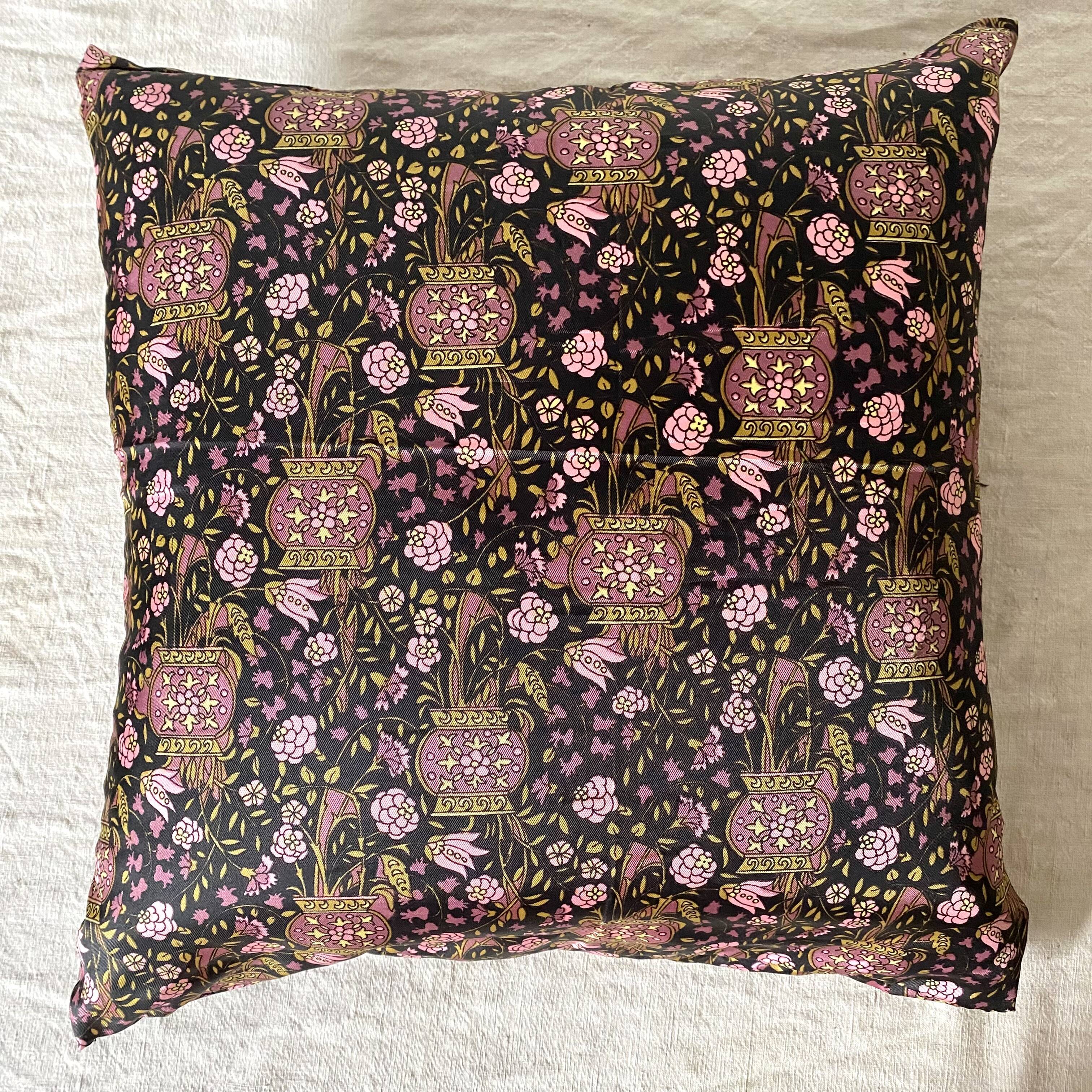 Silky vintage cushion 35X35