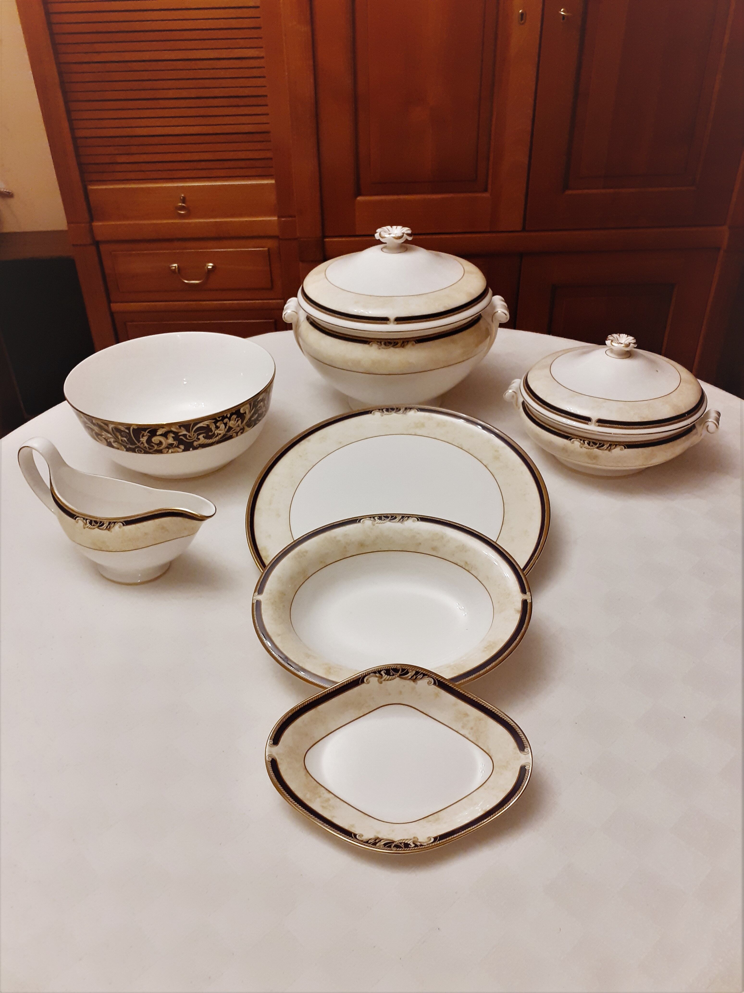 Table service Wedgwood fine porcelain model cornucopia