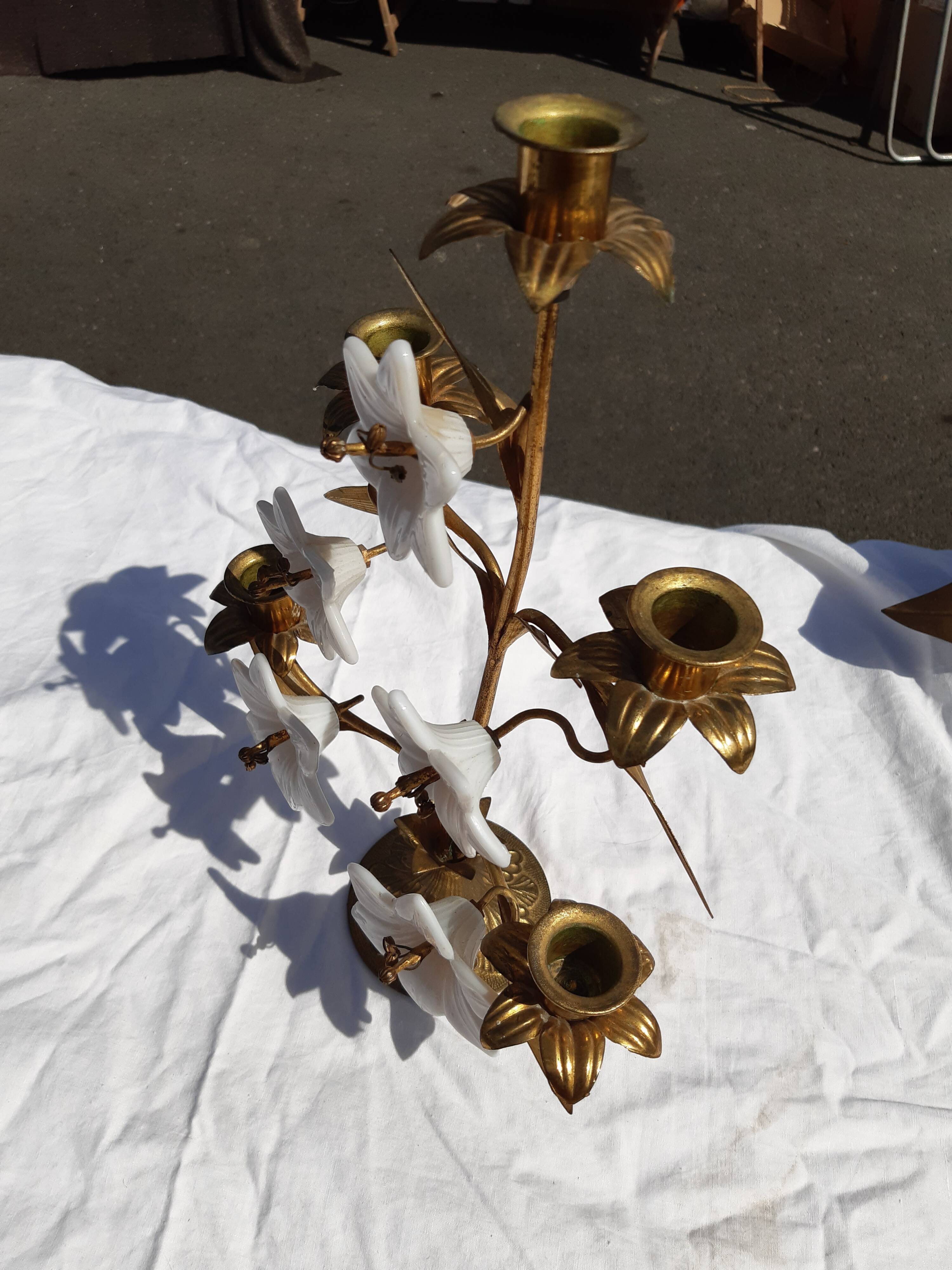 5 metal candles and opaline flower