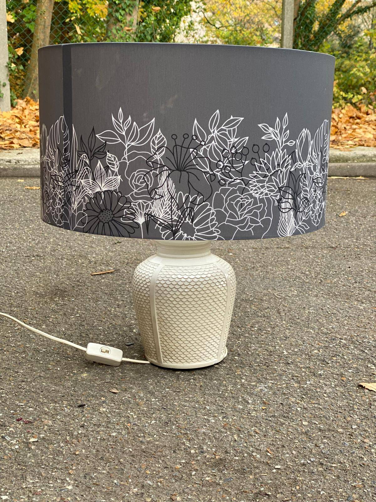 Italian lamp in white ceramic, known as bamboo with a crocodile effect