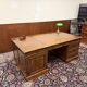 Grand bureau Eichholtz Partnerdesk en anglais