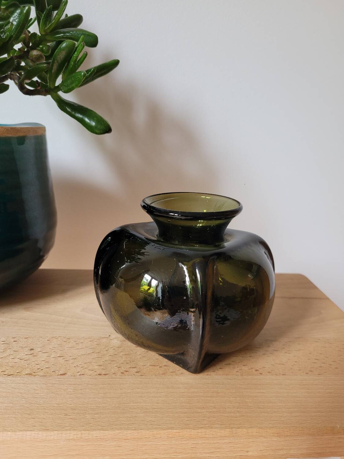 Round smoked glass vase