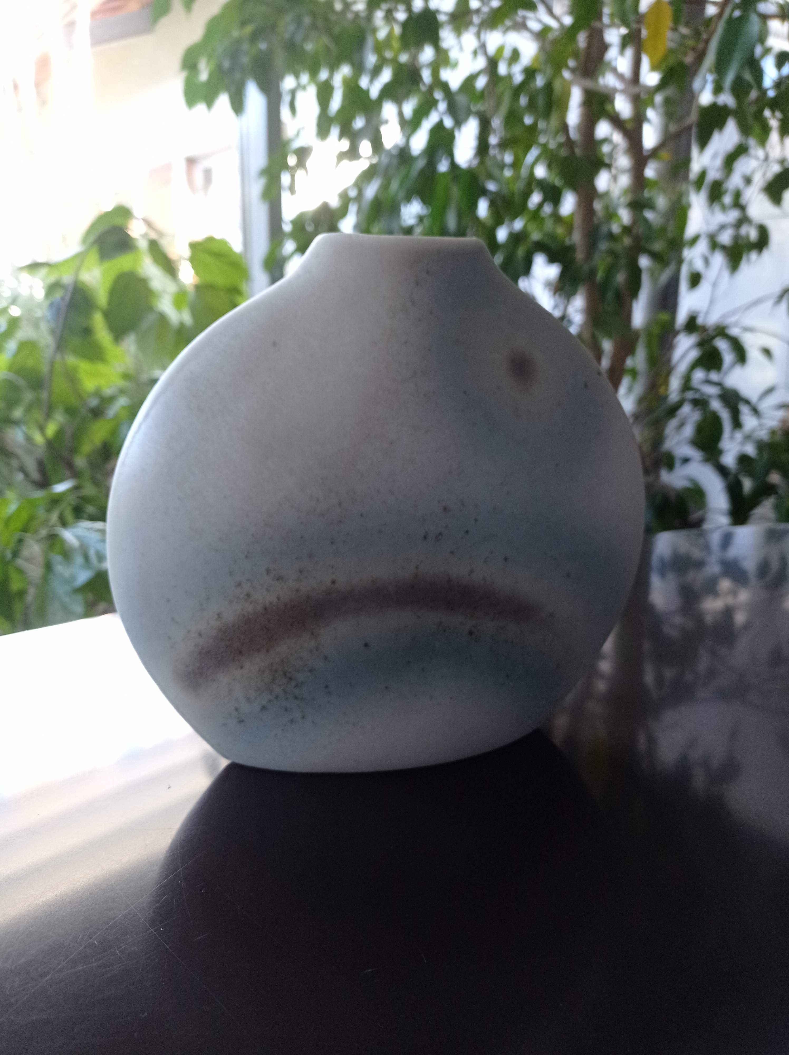 Porcelain vase of virebent