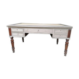 Flat desk