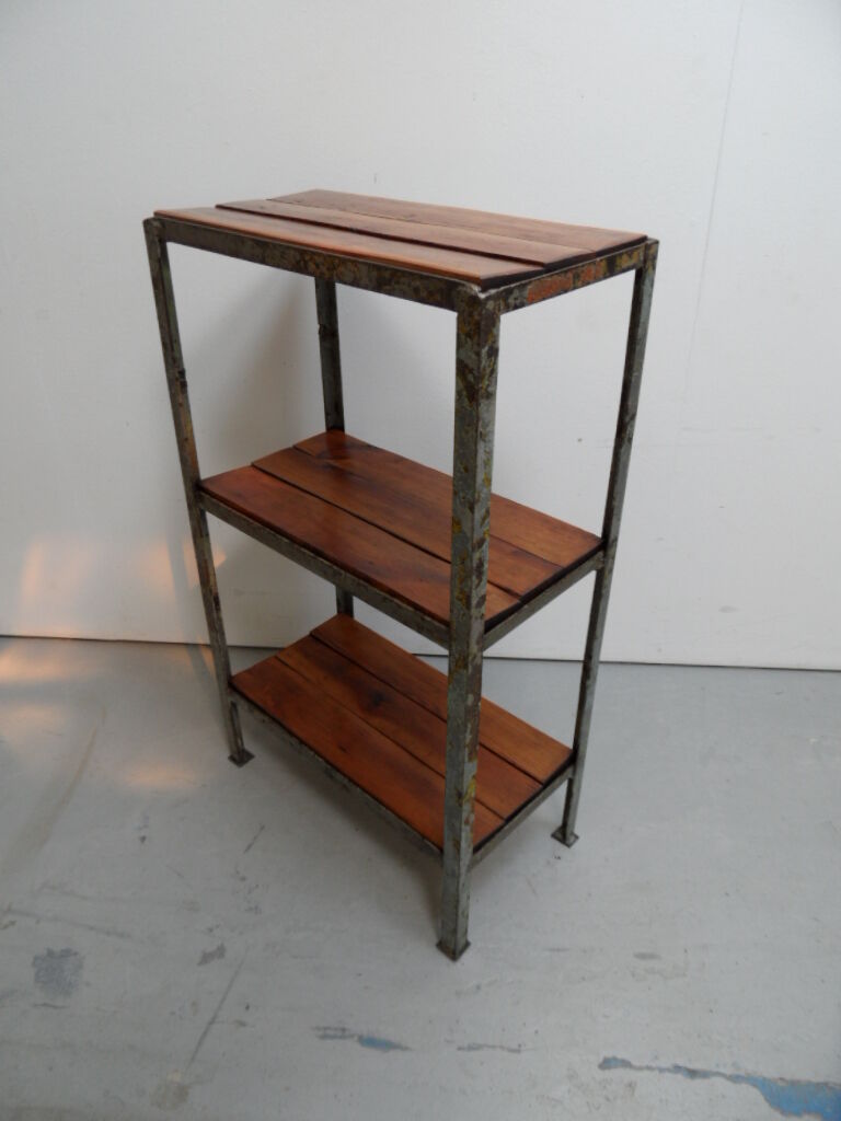 Table d’appoint métallique industrielle