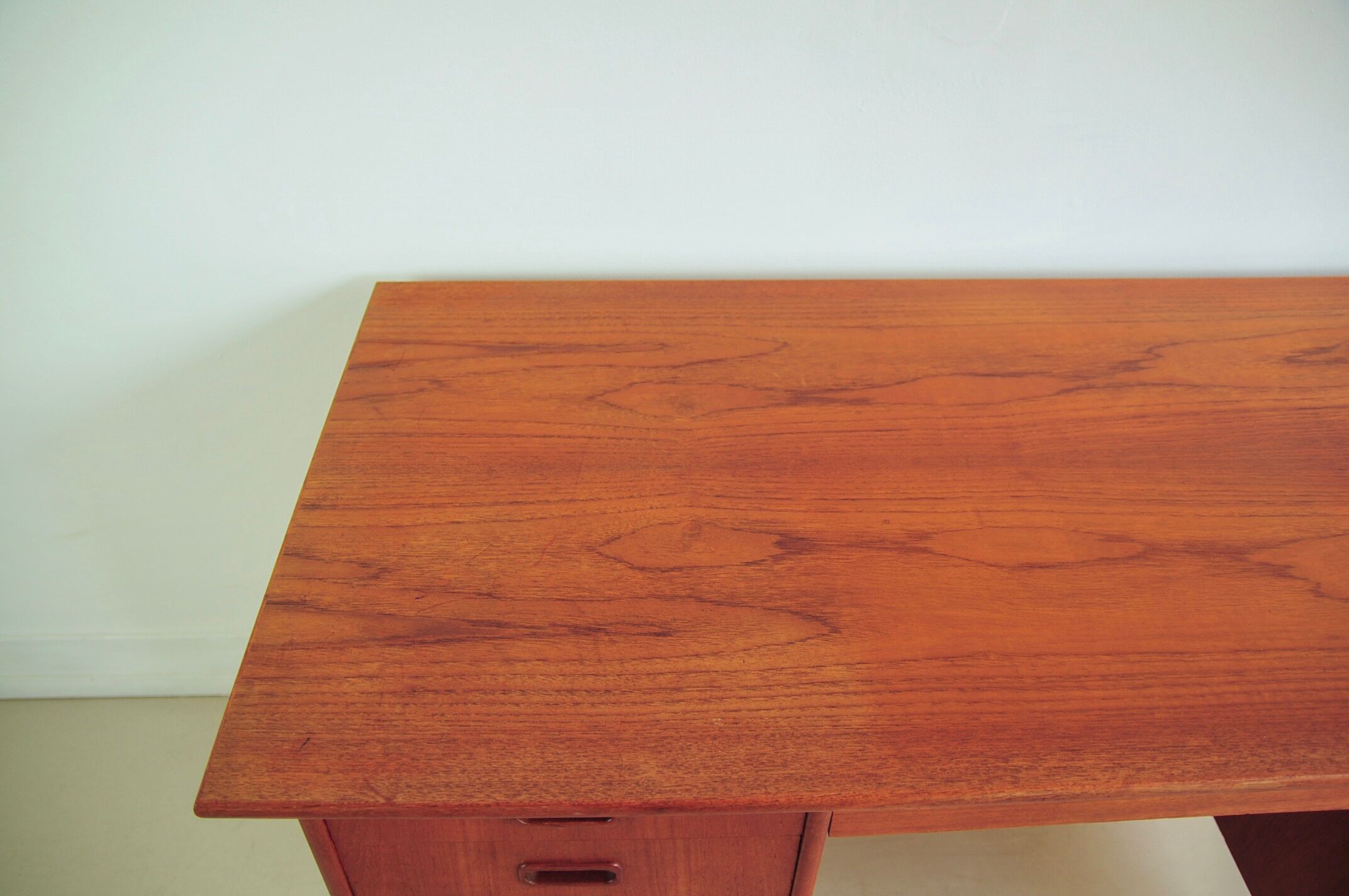 Bureau en teck massif danois vintage