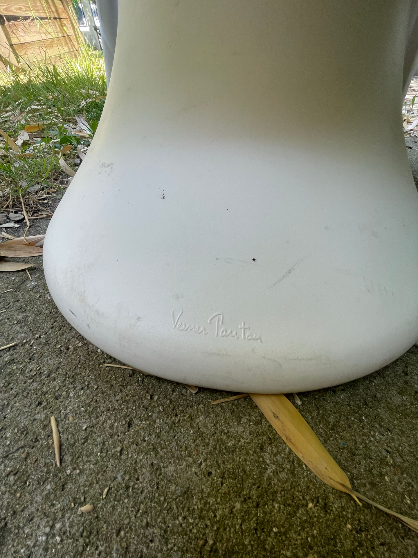 Authentic white Panton chairs by Vitra – Design by Verner Panton