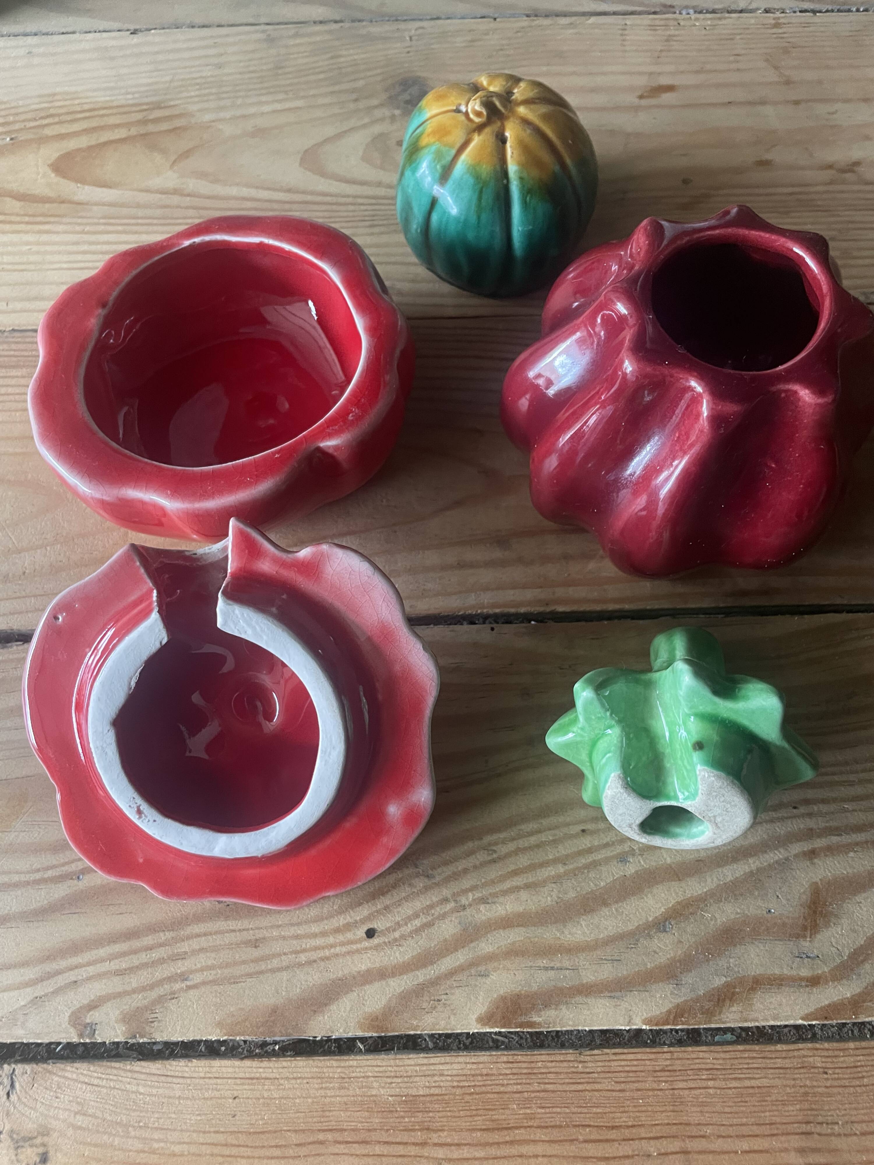 Set of mustard pots and salt shakers in slip