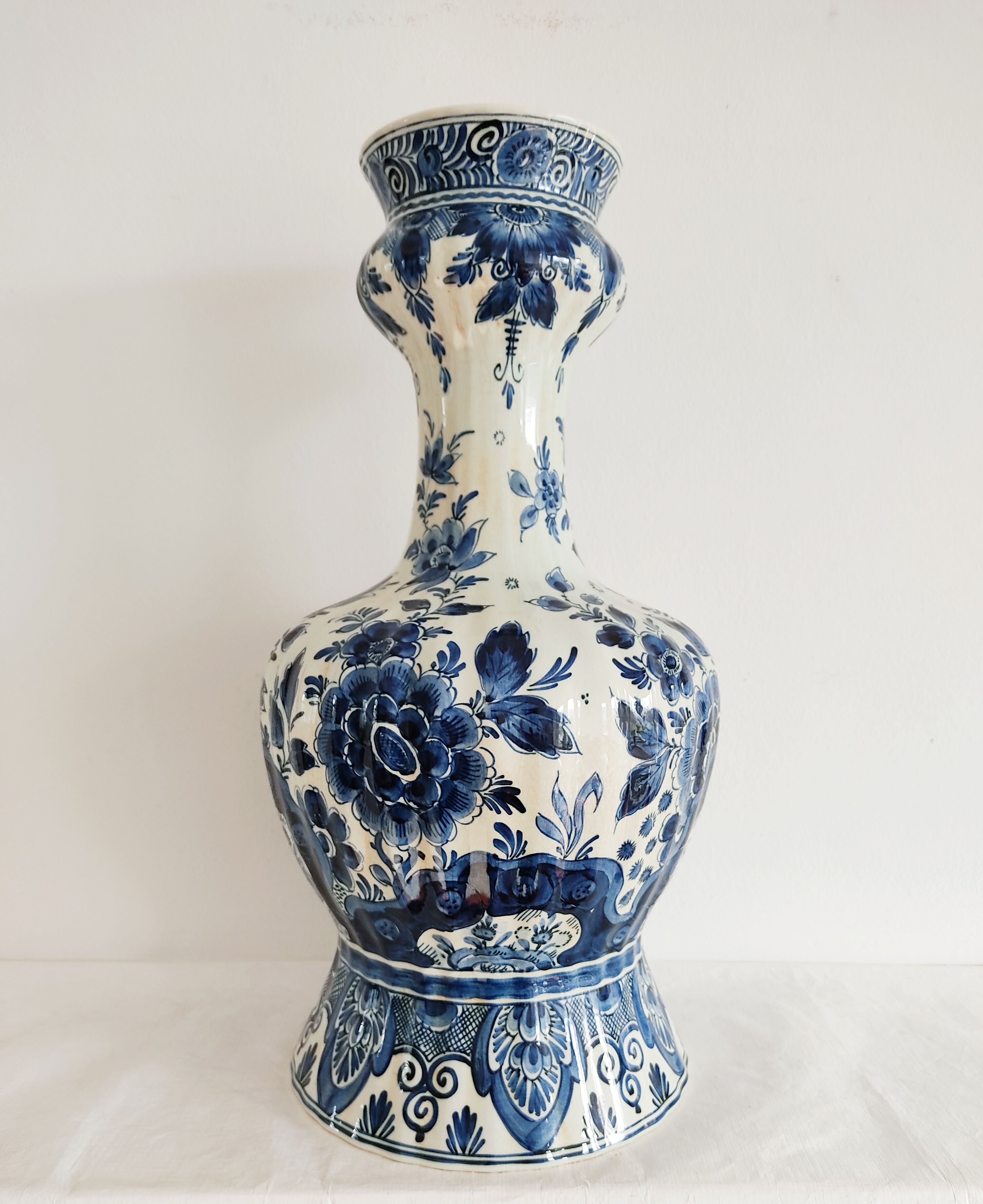 45 cm Delft vase